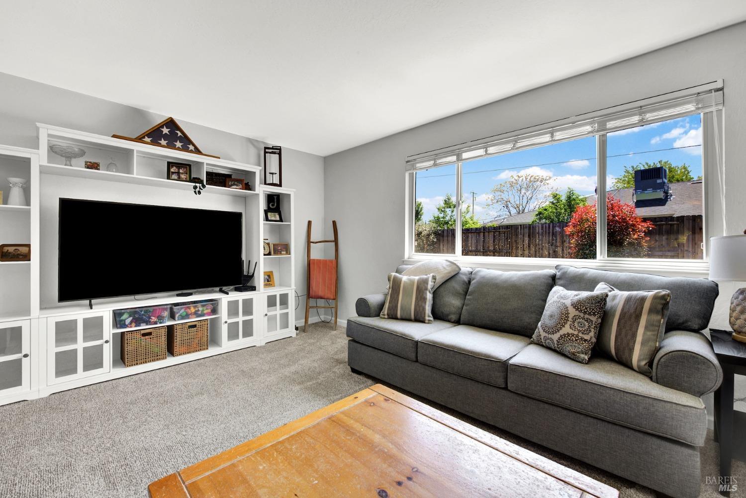 Dixon, California, 95620, United States, 3 Bedrooms Bedrooms, ,2 BathroomsBathrooms,Residential,For Sale,1943662