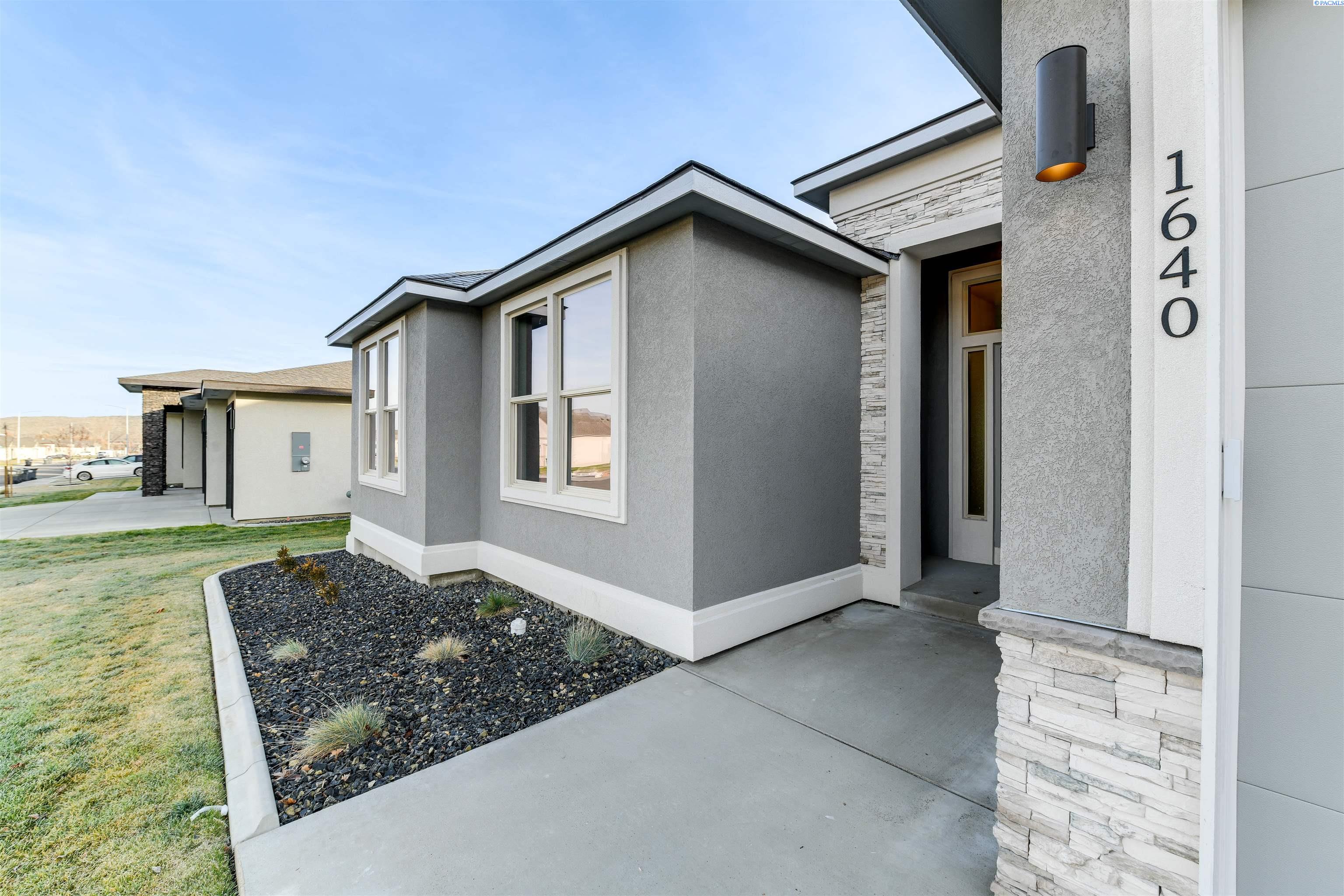 Richland, Washington, 99352, United States, 3 Bedrooms Bedrooms, ,2 BathroomsBathrooms,Residential,For Sale,1898380