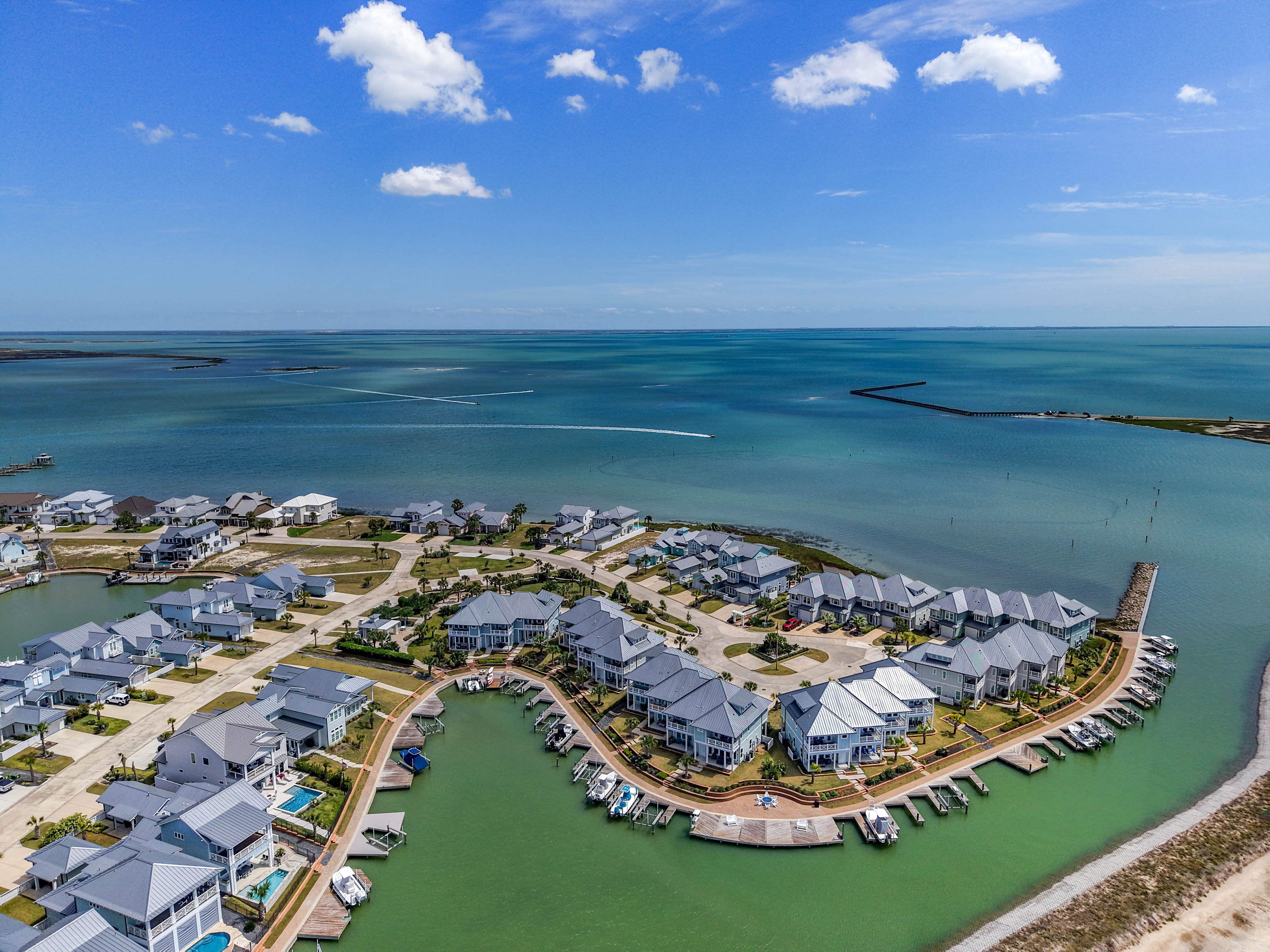  Relaxing 4BR Waterfront Condo - 物件實景