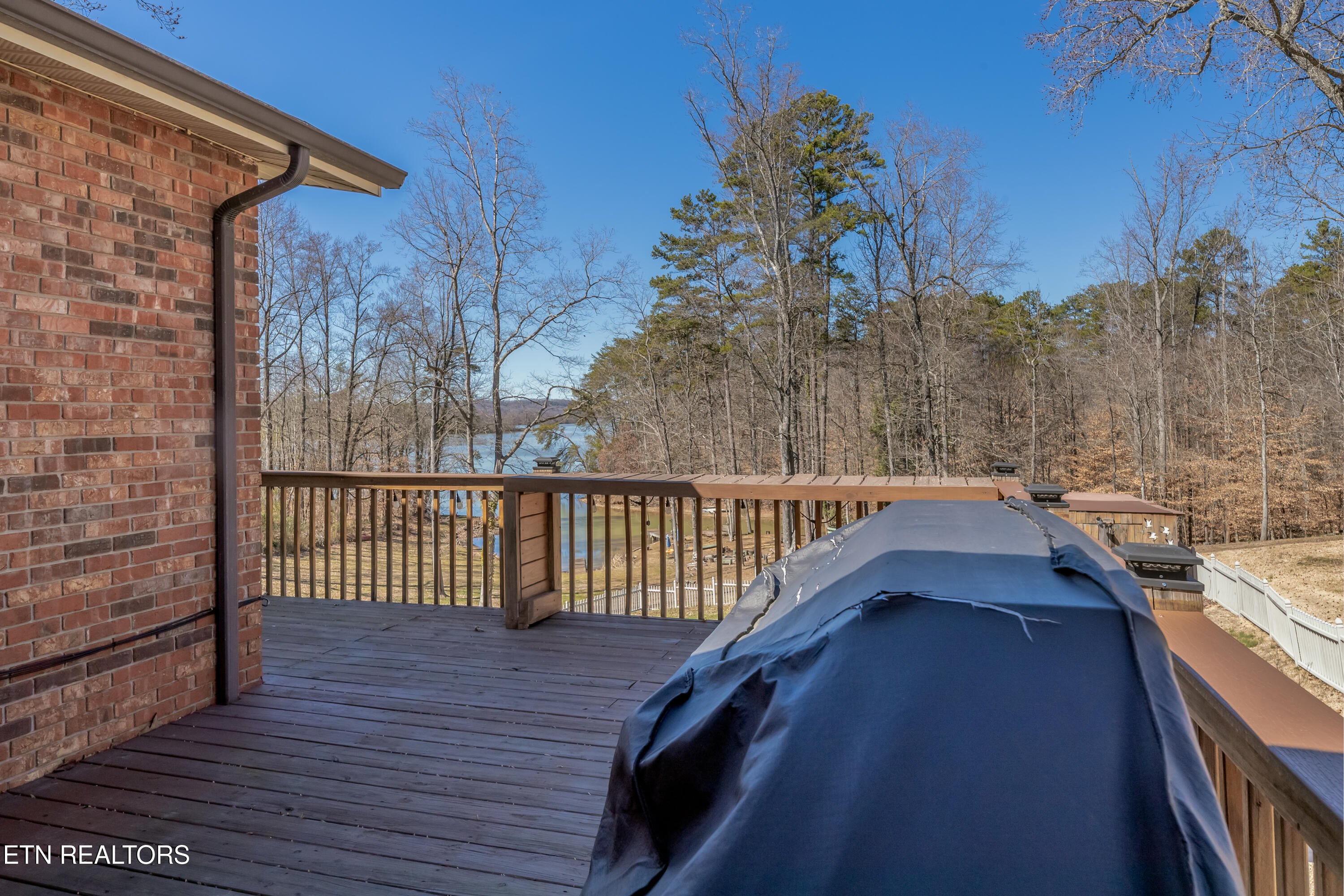 Kingston, Tennessee, 37763, United States, 4 Bedrooms Bedrooms, ,2 BathroomsBathrooms,Residential,For Sale,1850239