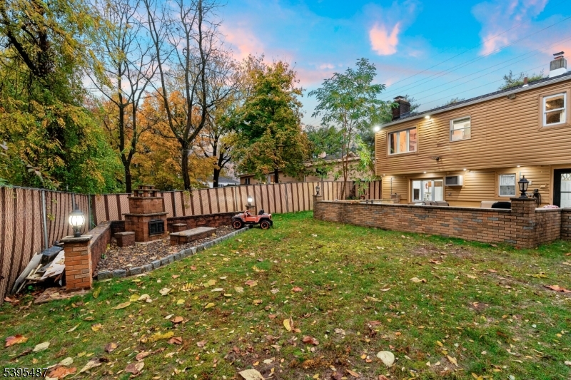 Wayne Twp., New Jersey, 07470, United States, 5 Bedrooms Bedrooms, ,2 BathroomsBathrooms,Residential,For Sale,1988198