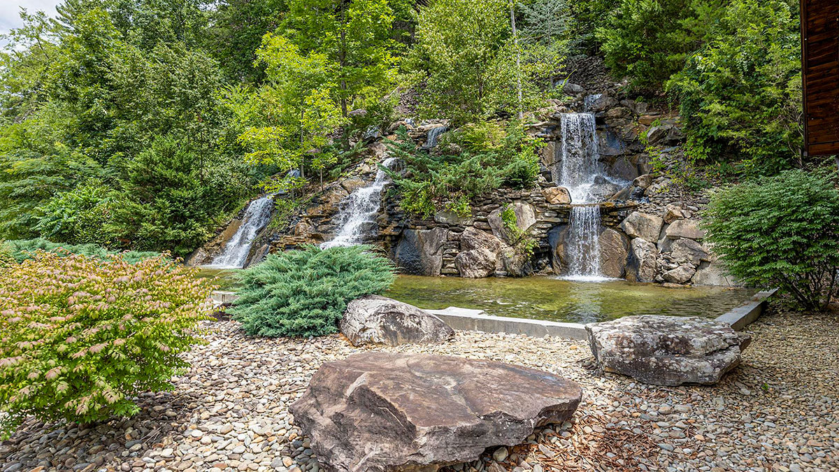 Sevierville, Tennessee, 37876, United States, 6 Bedrooms Bedrooms, ,7 BathroomsBathrooms,Residential,For Sale,1984488