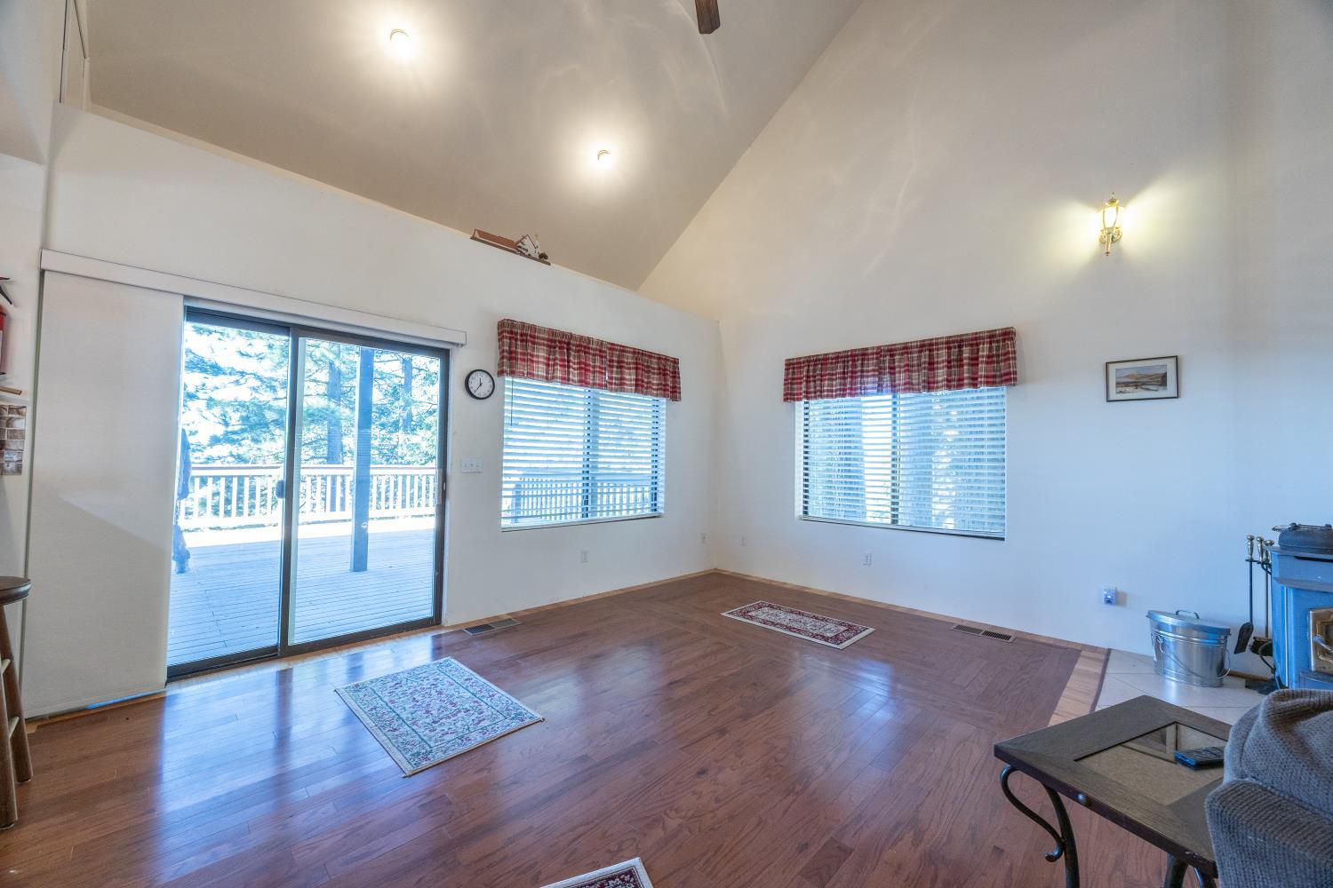 Yosemite West, California, 95389, United States, 5 Bedrooms Bedrooms, ,4 BathroomsBathrooms,Residential,For Sale,2005695