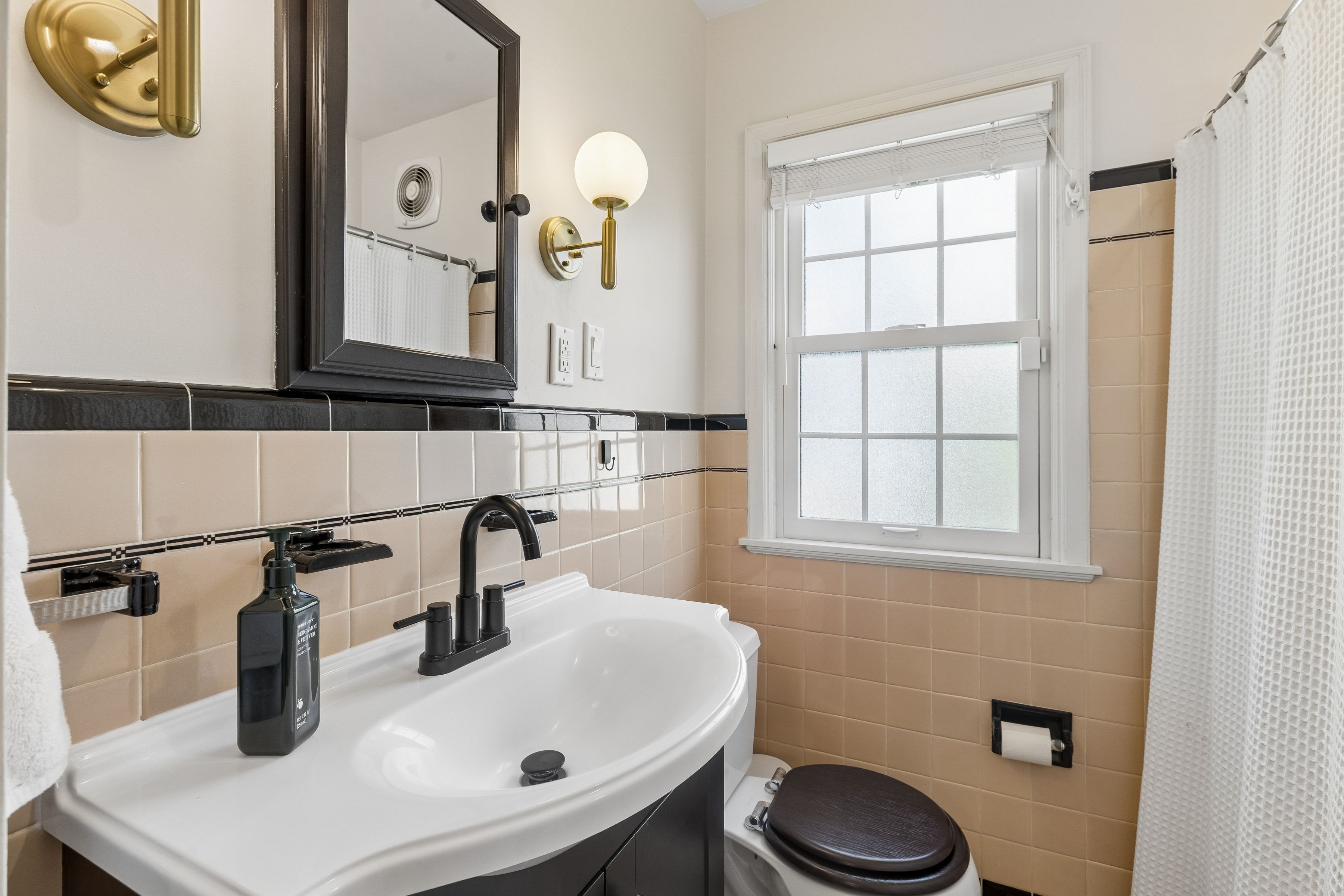  Elegant Cape Cod Living with Timeless Architectural Detail - 物件實景