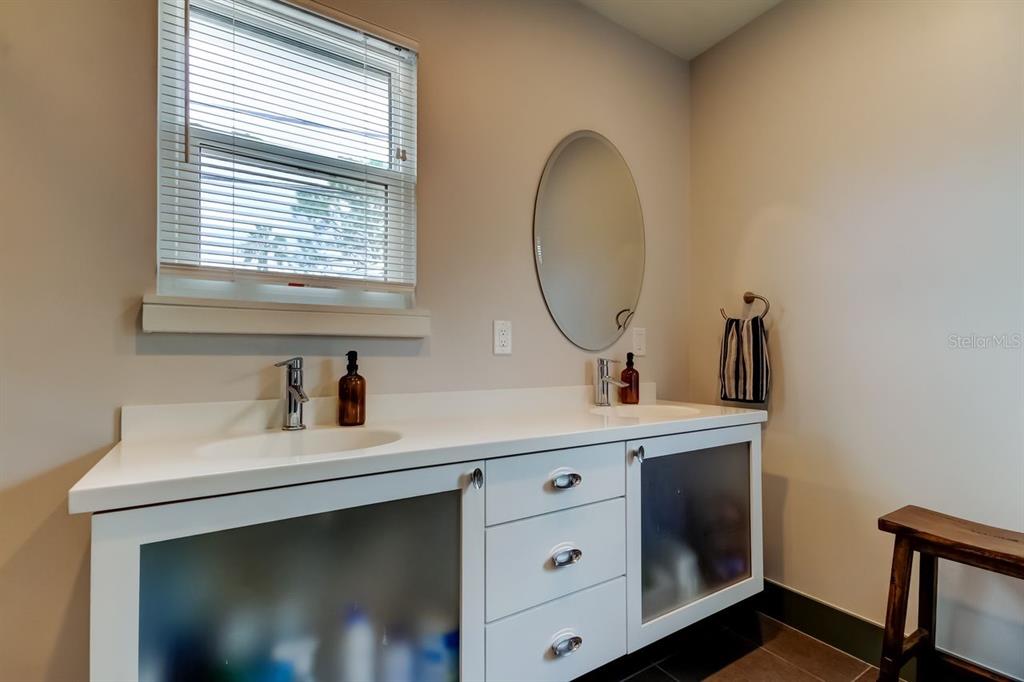 St Petersburg, Florida, 33701, United States, 3 Bedrooms Bedrooms, ,4 BathroomsBathrooms,Residential,For Sale,1895671