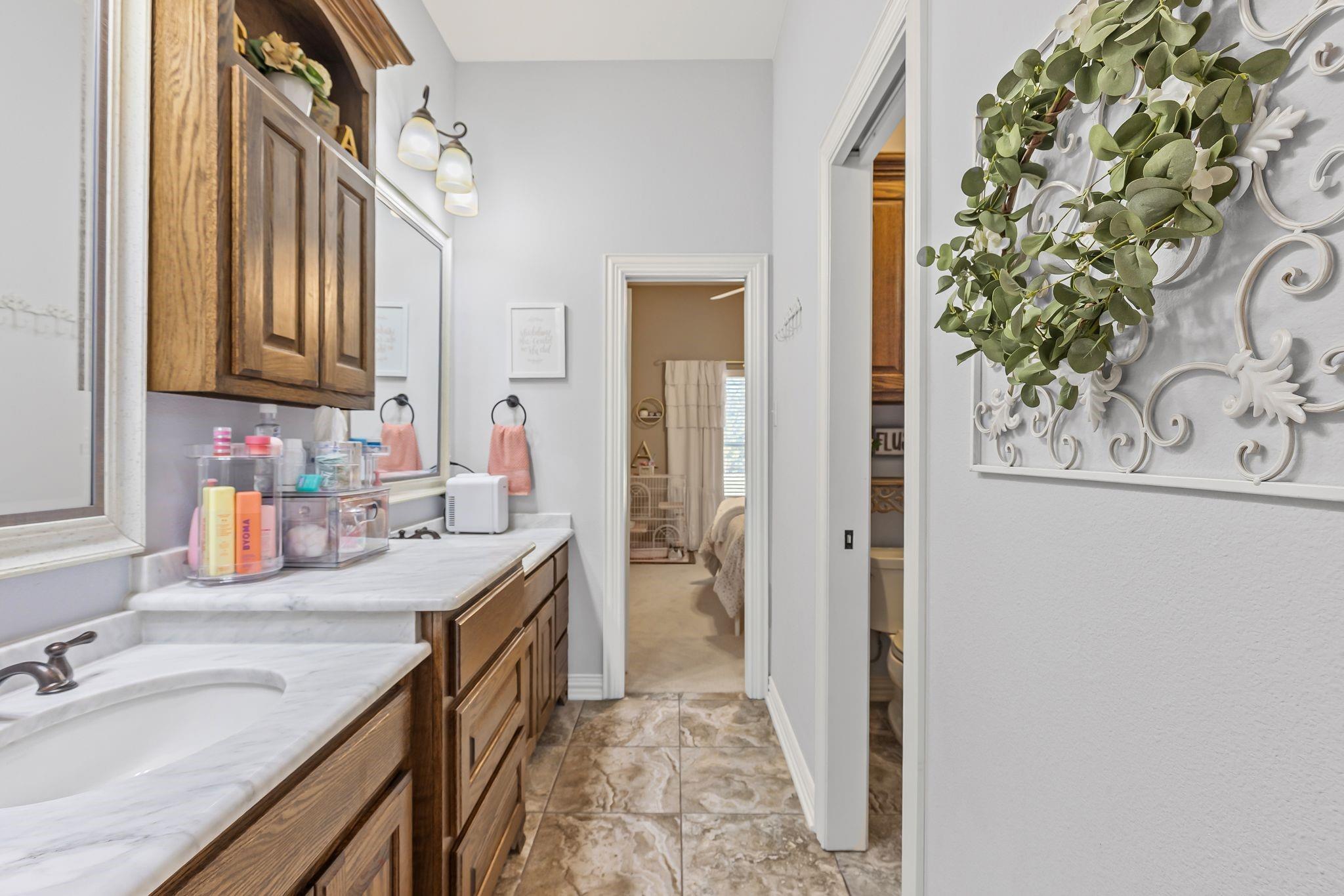 Caddo Mills, Texas, 75135, United States, 4 Bedrooms Bedrooms, ,5 BathroomsBathrooms,Residential,For Sale,1984290