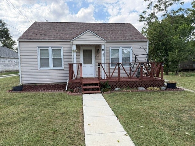 Shaw St, Macon, IL 62544