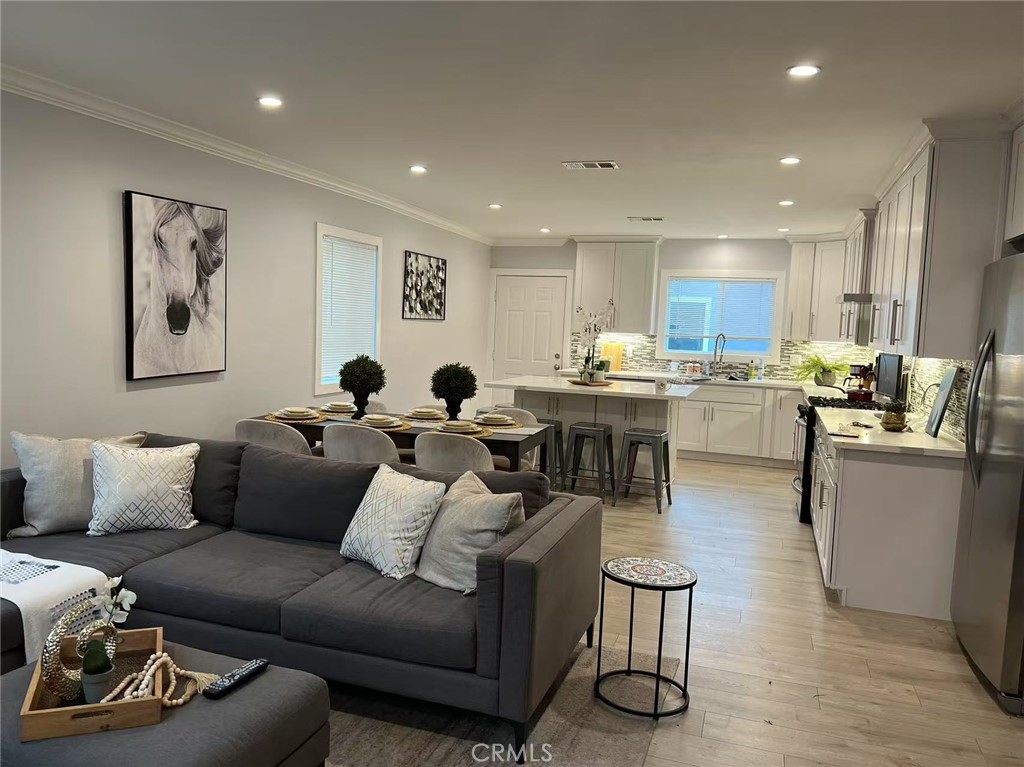 Los Angeles, California, 90016, United States, 5 Bedrooms Bedrooms, ,4 BathroomsBathrooms,Residential,For Sale,1791487