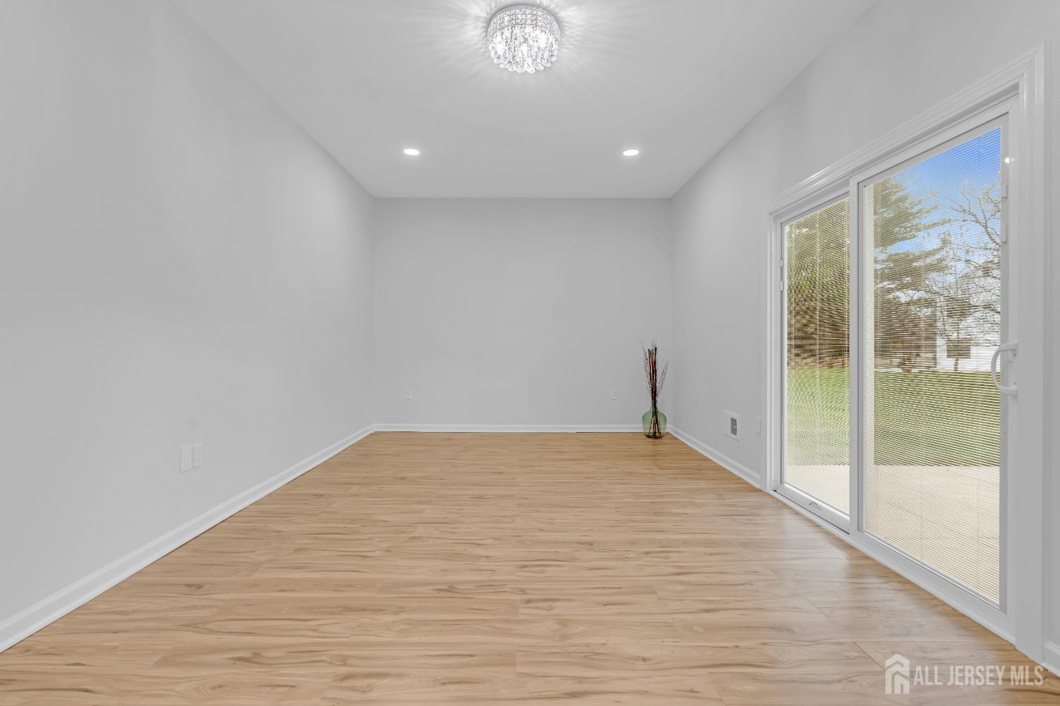 East Brunswick, New Jersey, 08816, United States, 3 Bedrooms Bedrooms, ,3 BathroomsBathrooms,Residential,For Sale,2001983