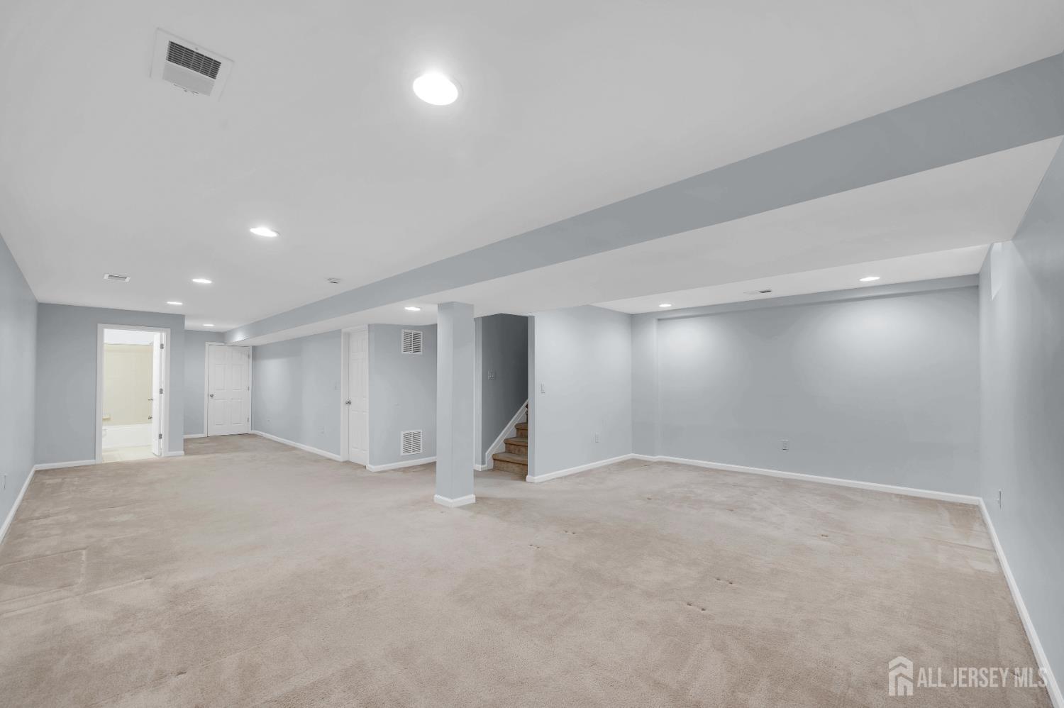 North Brunswick, New Jersey, 08902, United States, 3 Bedrooms Bedrooms, ,4 BathroomsBathrooms,Residential,For Sale,1987808