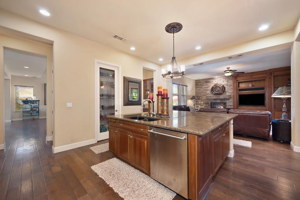 El Dorado Hills, California, 95762, United States, 4 Bedrooms Bedrooms, ,4 BathroomsBathrooms,Residential,For Sale,1988324