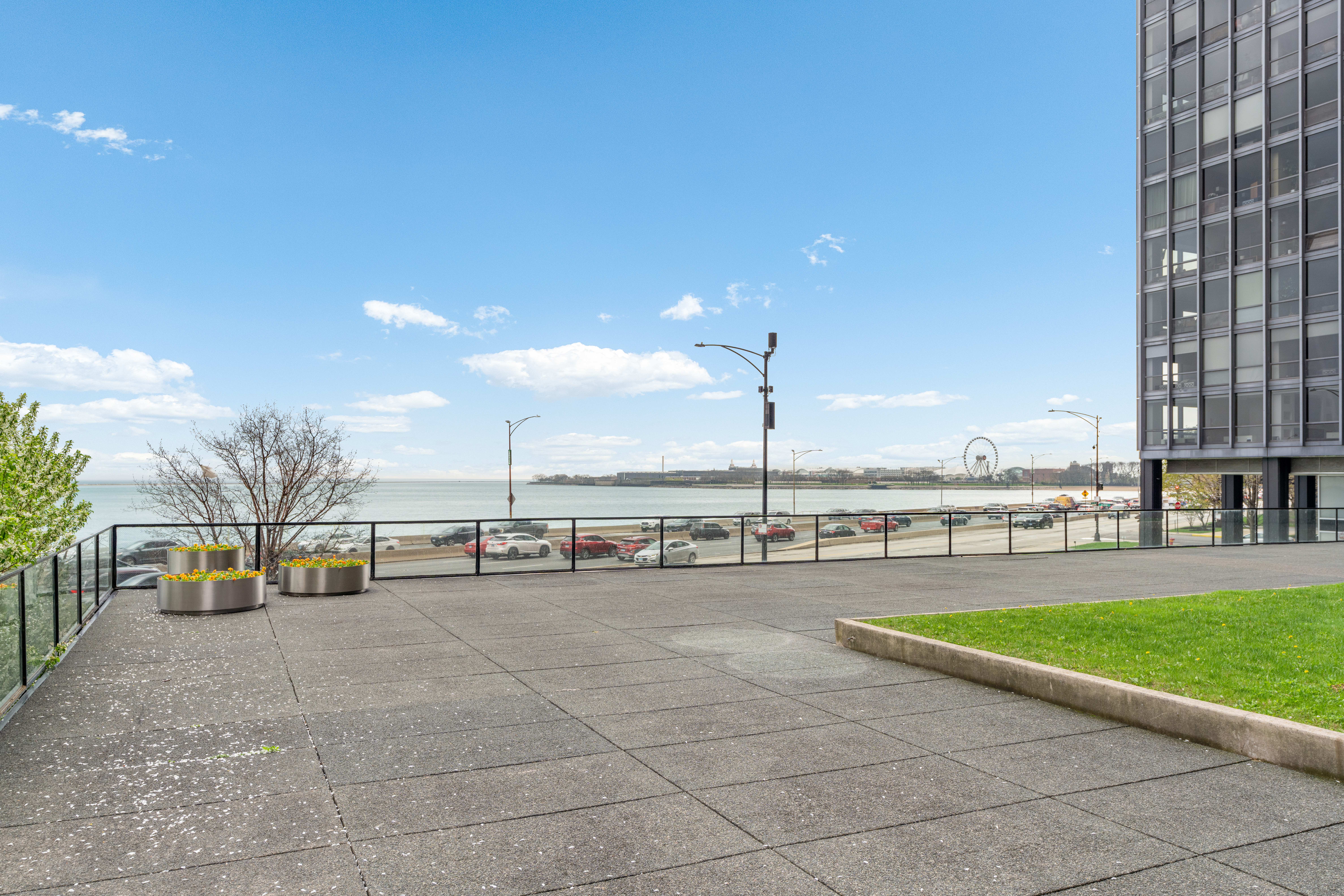  Perched High Above Lake Shore Drive - 物件實景