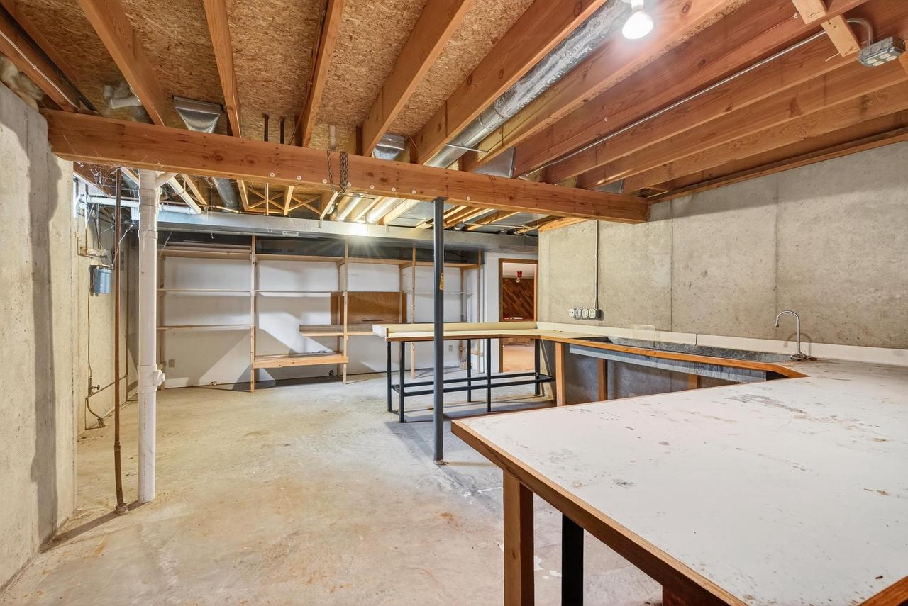 Oshkosh, Wisconsin, 54904, United States, 4 Bedrooms Bedrooms, ,3 BathroomsBathrooms,Residential,For Sale,1978045