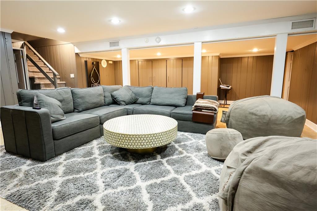 Atlanta, Georgia, 30327, United States, 5 Bedrooms Bedrooms, ,4 BathroomsBathrooms,Residential,For Sale,1926294