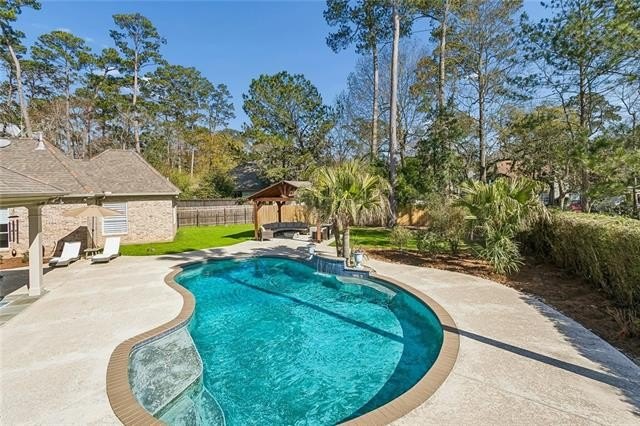 Mandeville, Louisiana, 70471, United States, 5 Bedrooms Bedrooms, ,6 BathroomsBathrooms,Residential,For Sale,2025079