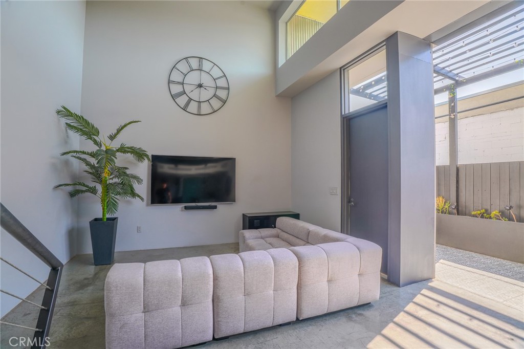 West Hollywood, California, 90046, United States, 1 Bedroom Bedrooms, ,2 BathroomsBathrooms,Residential,For Sale,1913666