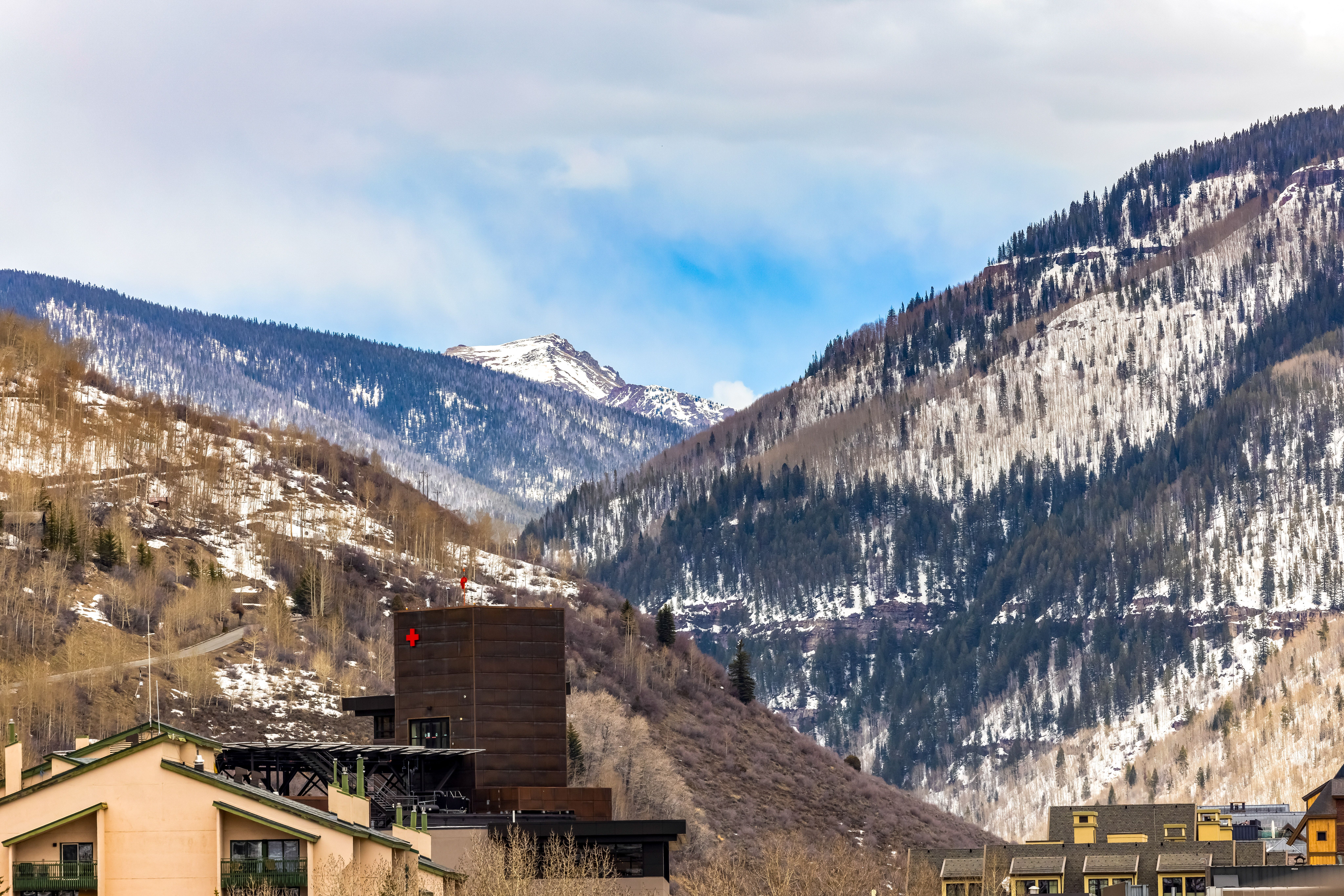  Turnkey, Beautifully Renovated, Single Fourth-Floor View of the Ski Slopes - 物件實景