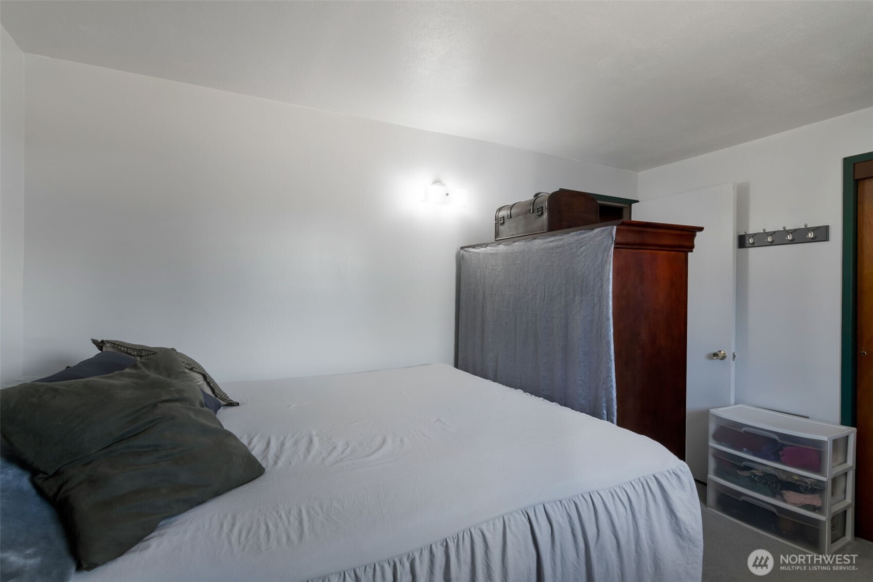 Oak Harbor, Washington, 98277, United States, 4 Bedrooms Bedrooms, ,1 BathroomBathrooms,Residential,For Sale,1931511