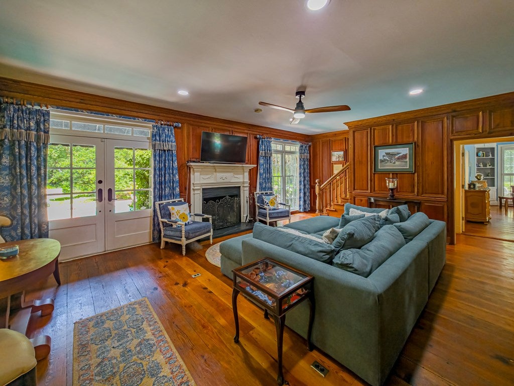 Leslie, Georgia, 31764, United States, 5 Bedrooms Bedrooms, ,4 BathroomsBathrooms,Residential,For Sale,1944897