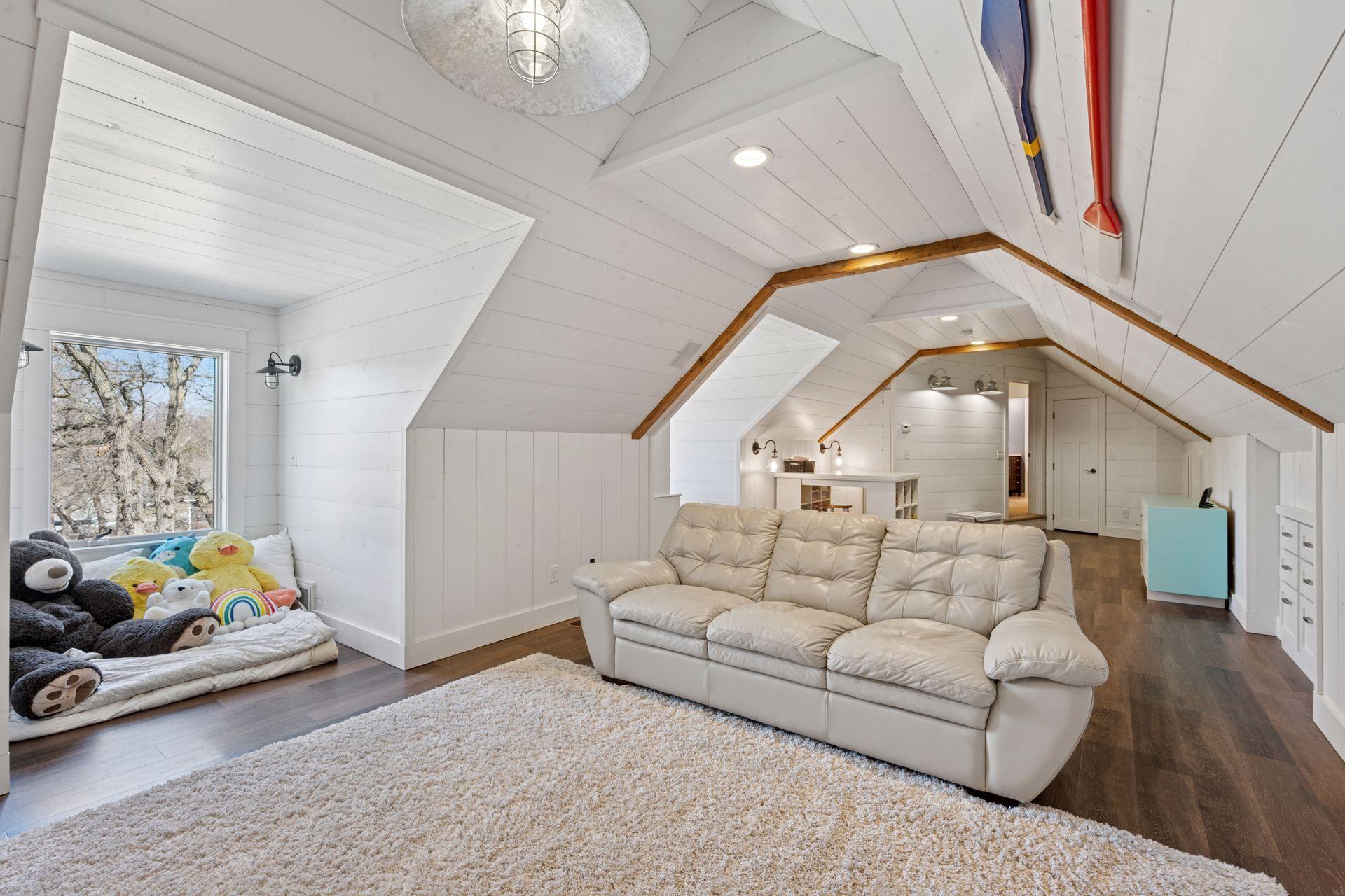 Spicer, Minnesota, 56288, United States, 5 Bedrooms Bedrooms, ,3 BathroomsBathrooms,Residential,For Sale,1993324