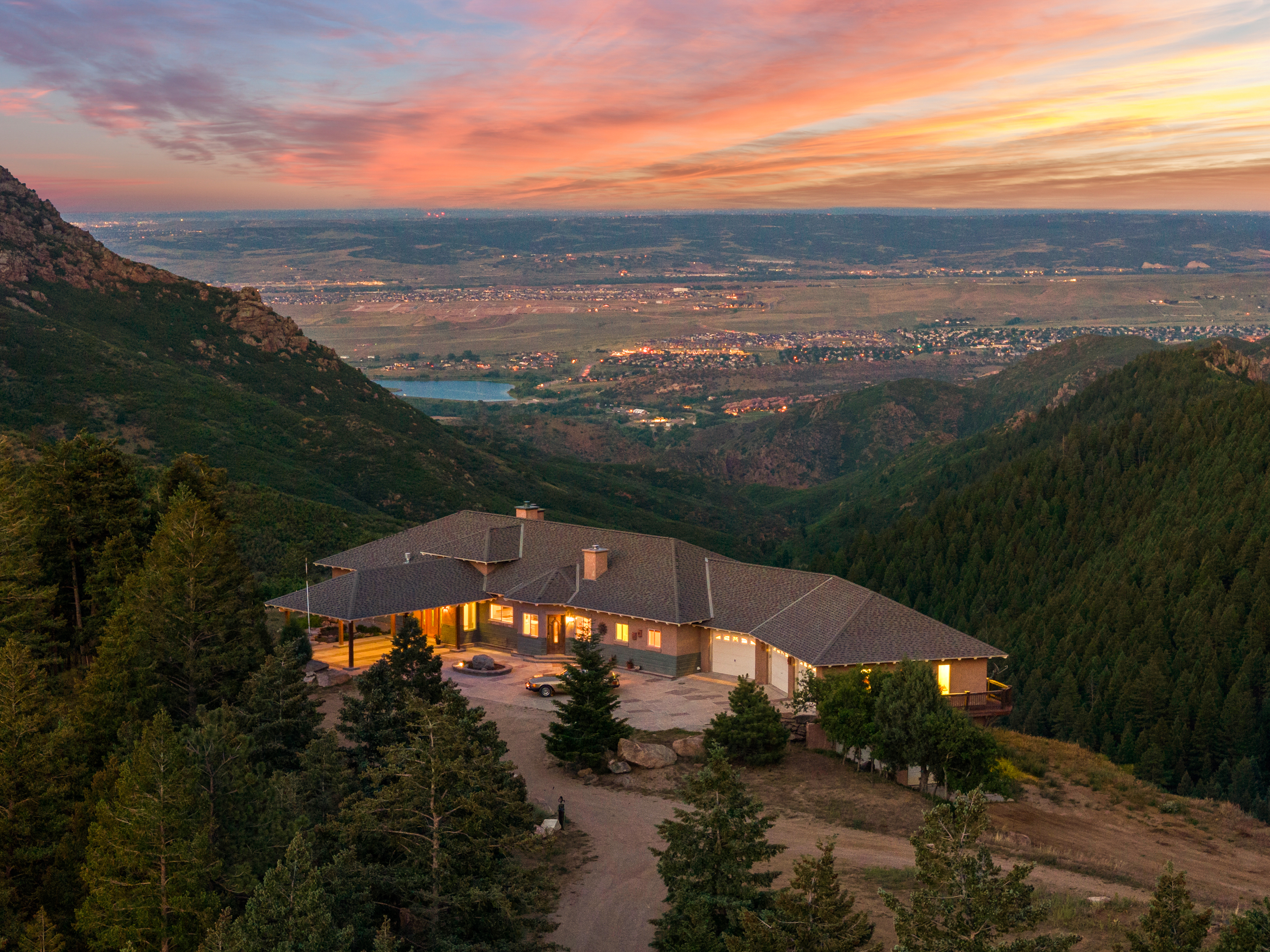  Rare 40-Acre Mountain Retreat with Panoramic Views & 11 Garages - 物件實景
