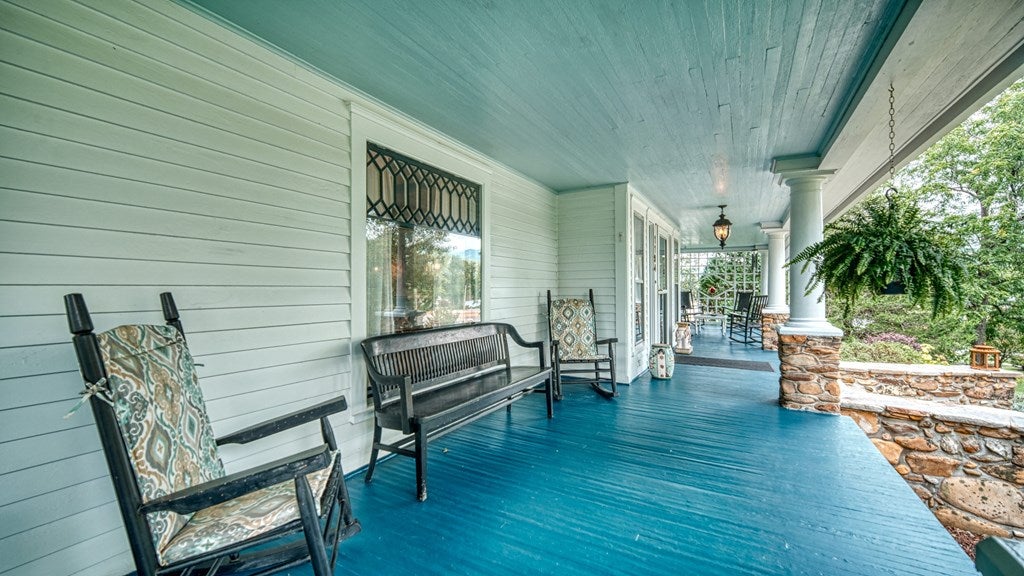 Andrews, North Carolina, 28901, United States, 5 Bedrooms Bedrooms, ,4 BathroomsBathrooms,Residential,For Sale,1912195