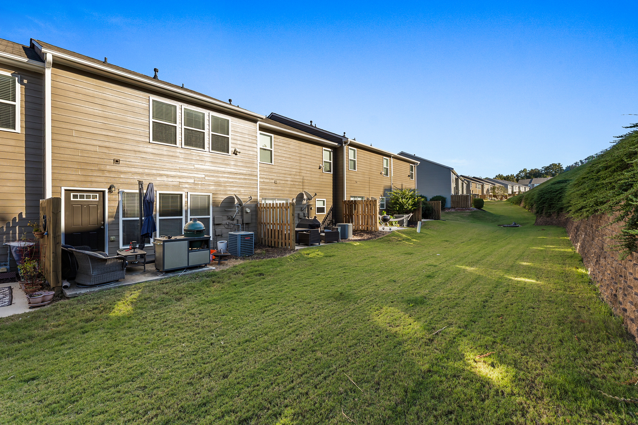  Charming Townhome Offers Low-Maintenance Living with No Rental Restrictions - 物件實景