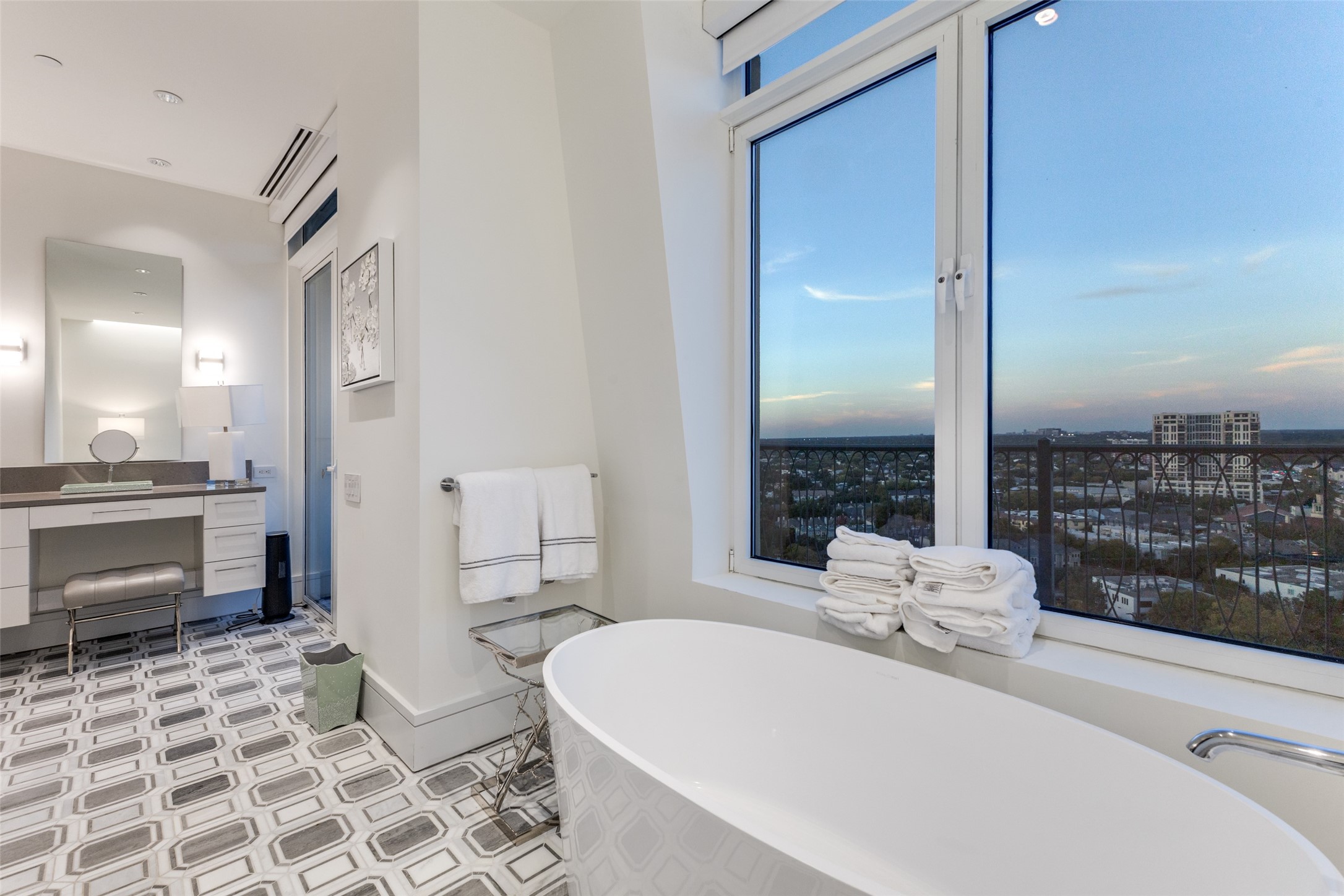 Dallas, Texas, 75219, United States, 3 Bedrooms Bedrooms, ,4 BathroomsBathrooms,Residential,For Sale,1993502