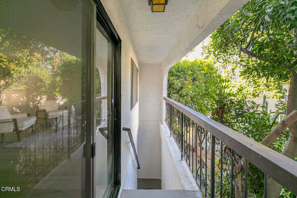 Glendale, California, 91205, United States, 3 Bedrooms Bedrooms, ,2 BathroomsBathrooms,Residential,For Sale,1938623