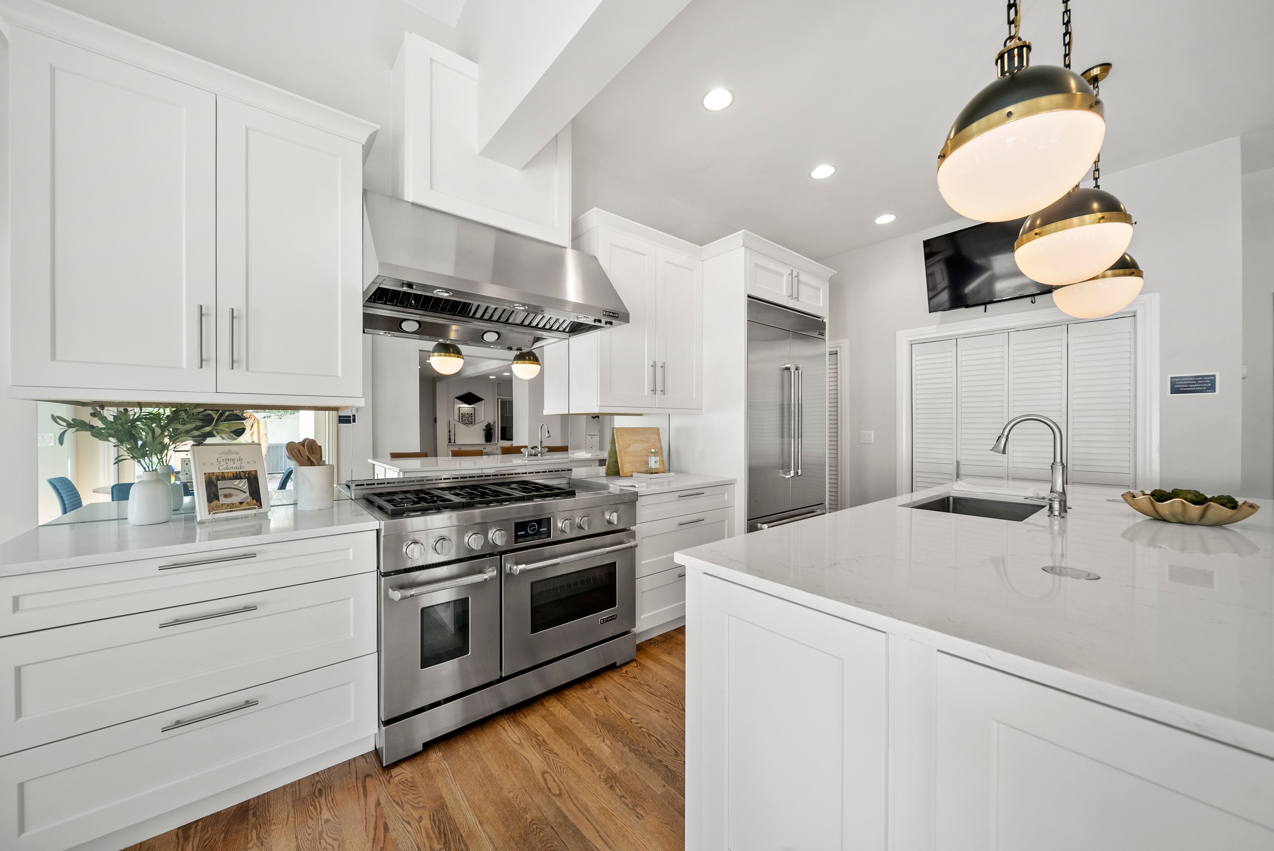  This Home Blends Historic Character with Modern Functionality - 物件實景