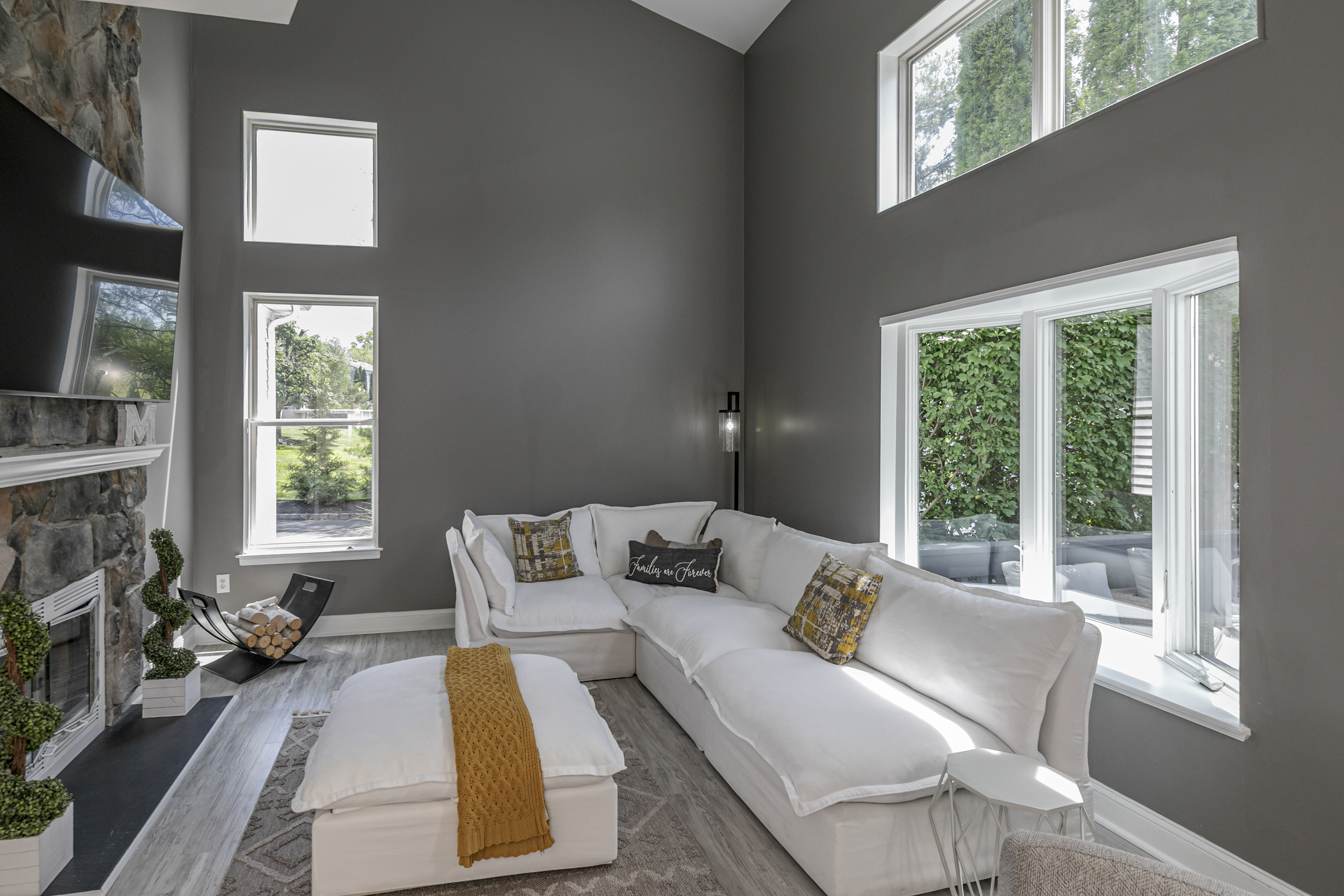  Resort-Worthy Outdoor Living Meets a Thoughtfully Renovated Interior - 物件實景