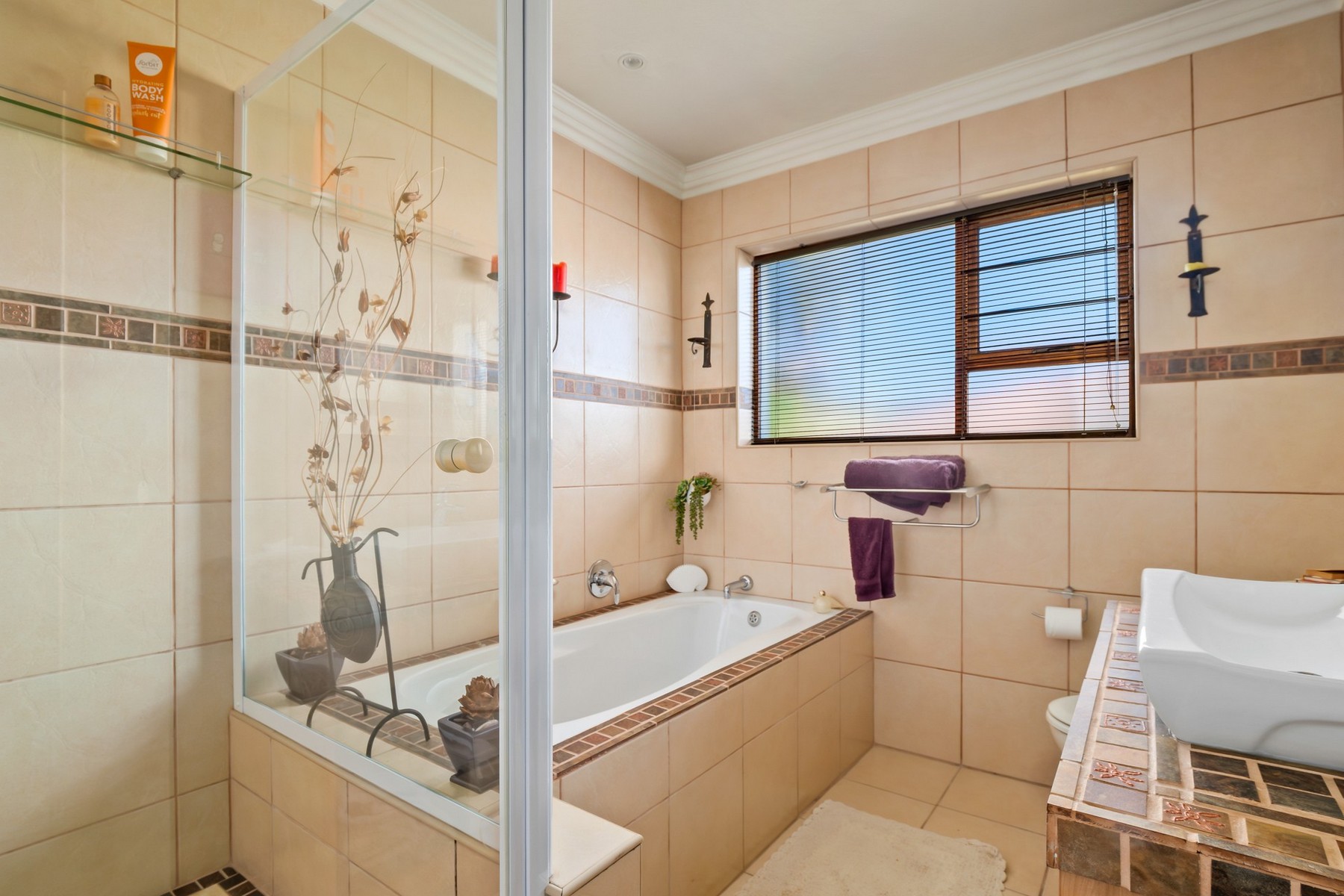  Stunning low-maintenance family home - 物件實景