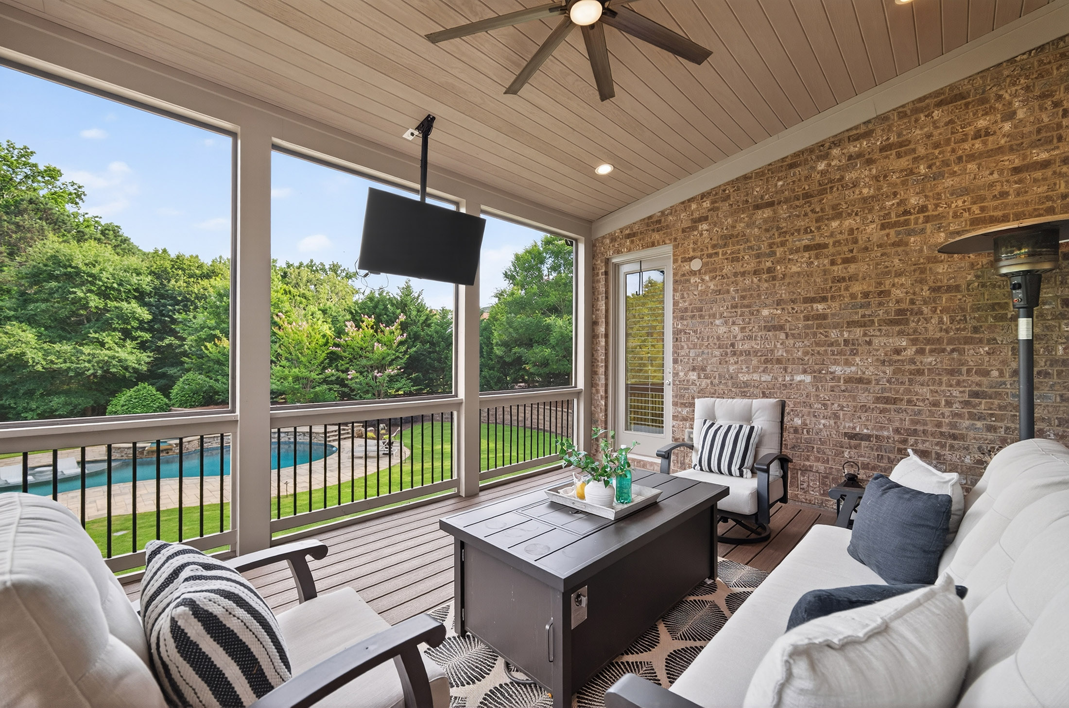  Nestled on a Quiet Cul-De-Sac Lot and Backing Directly to Birmingham Park - 物件實景