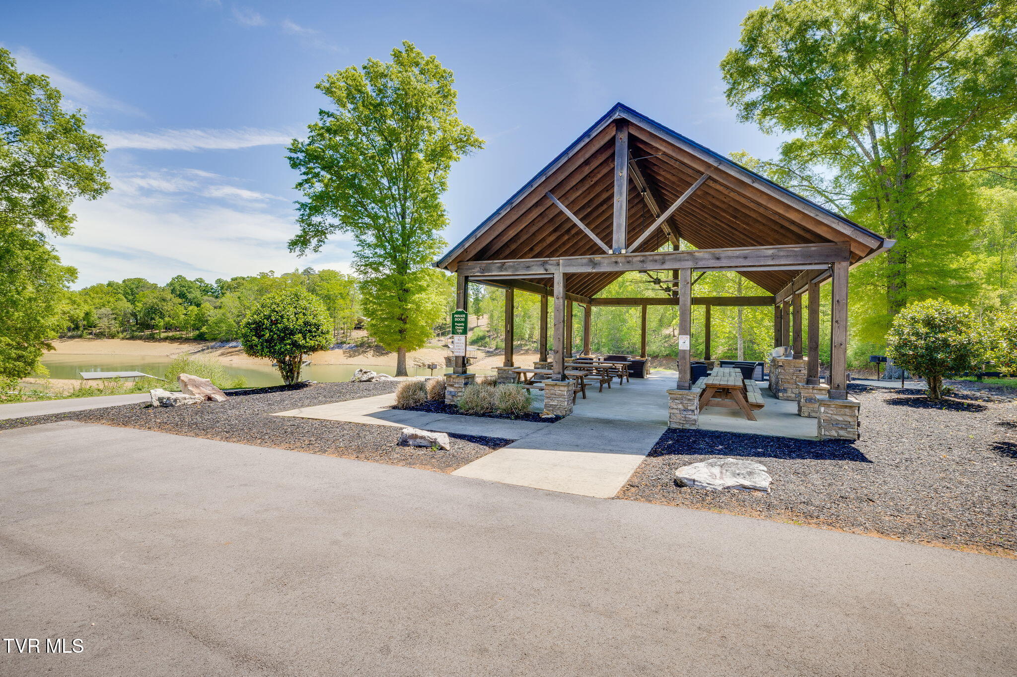 Dandridge, Tennessee, 37725, United States, 3 Bedrooms Bedrooms, ,4 BathroomsBathrooms,Residential,For Sale,2040308