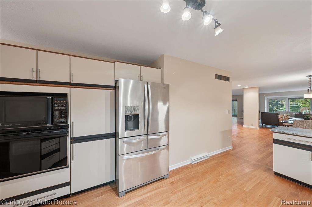 Grand Blanc, Michigan, 48439, United States, 3 Bedrooms Bedrooms, ,5 BathroomsBathrooms,Residential,For Sale,1986103