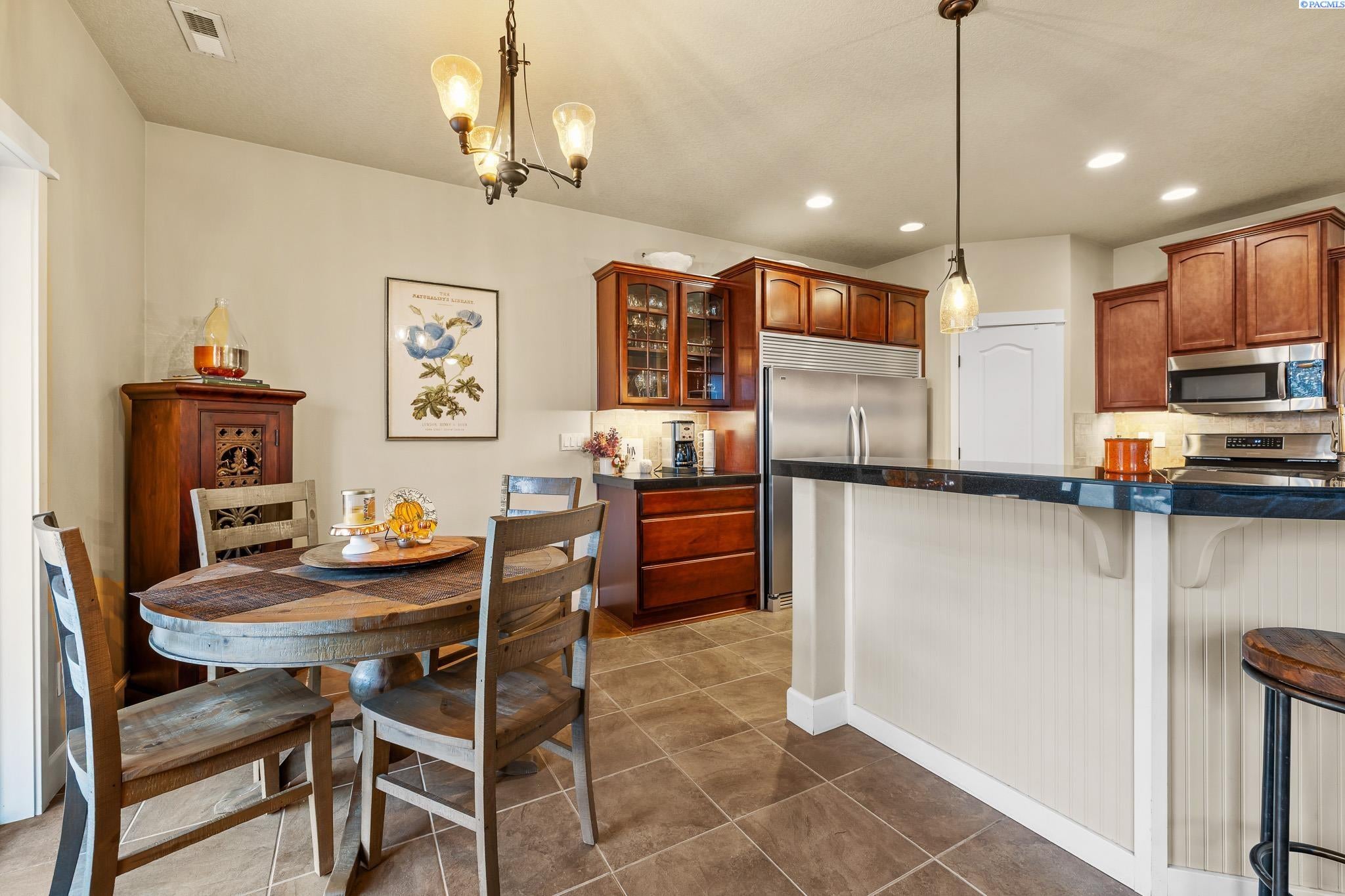 Kennewick, Washington, 99338, United States, 4 Bedrooms Bedrooms, ,3 BathroomsBathrooms,Residential,For Sale,1982934