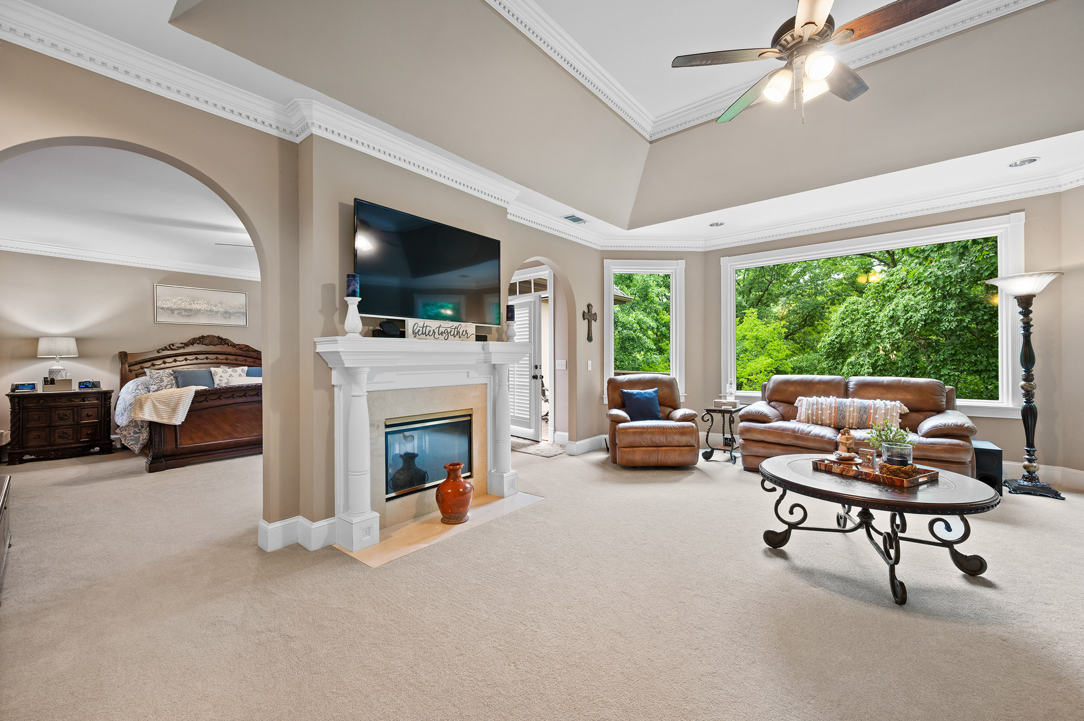  European-inspired Estate Tucked on Nearly Two Acres on Quiet Cul-de-sac - 物件實景