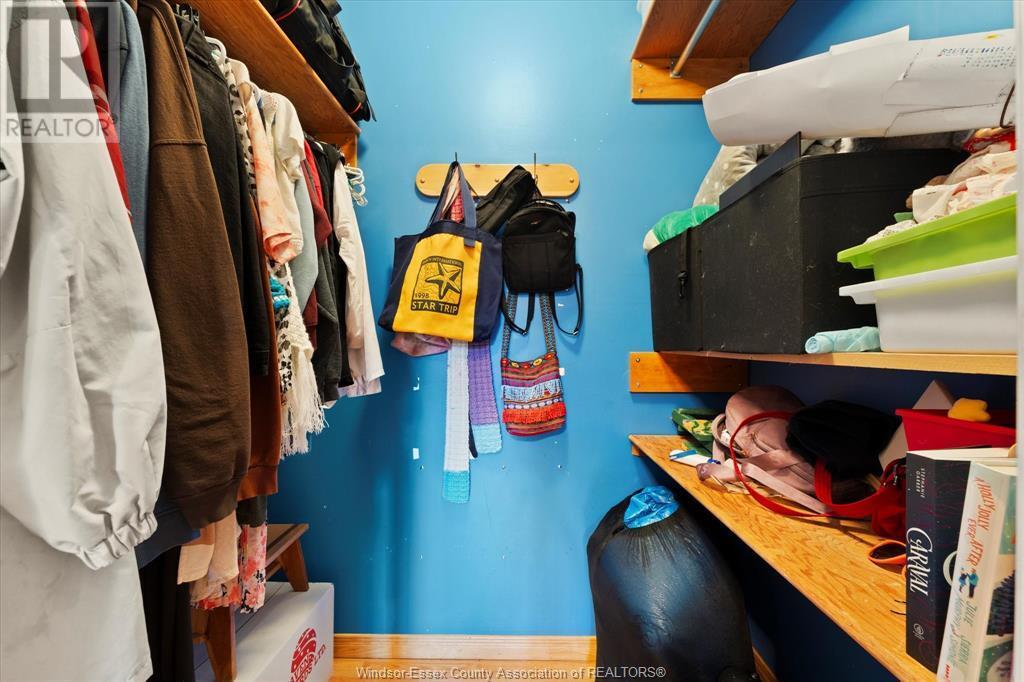 WINDSOR, Ontario, N8P 1C1, CA, 3 Bedrooms Bedrooms, ,2 BathroomsBathrooms,Residential,For Sale,1882295