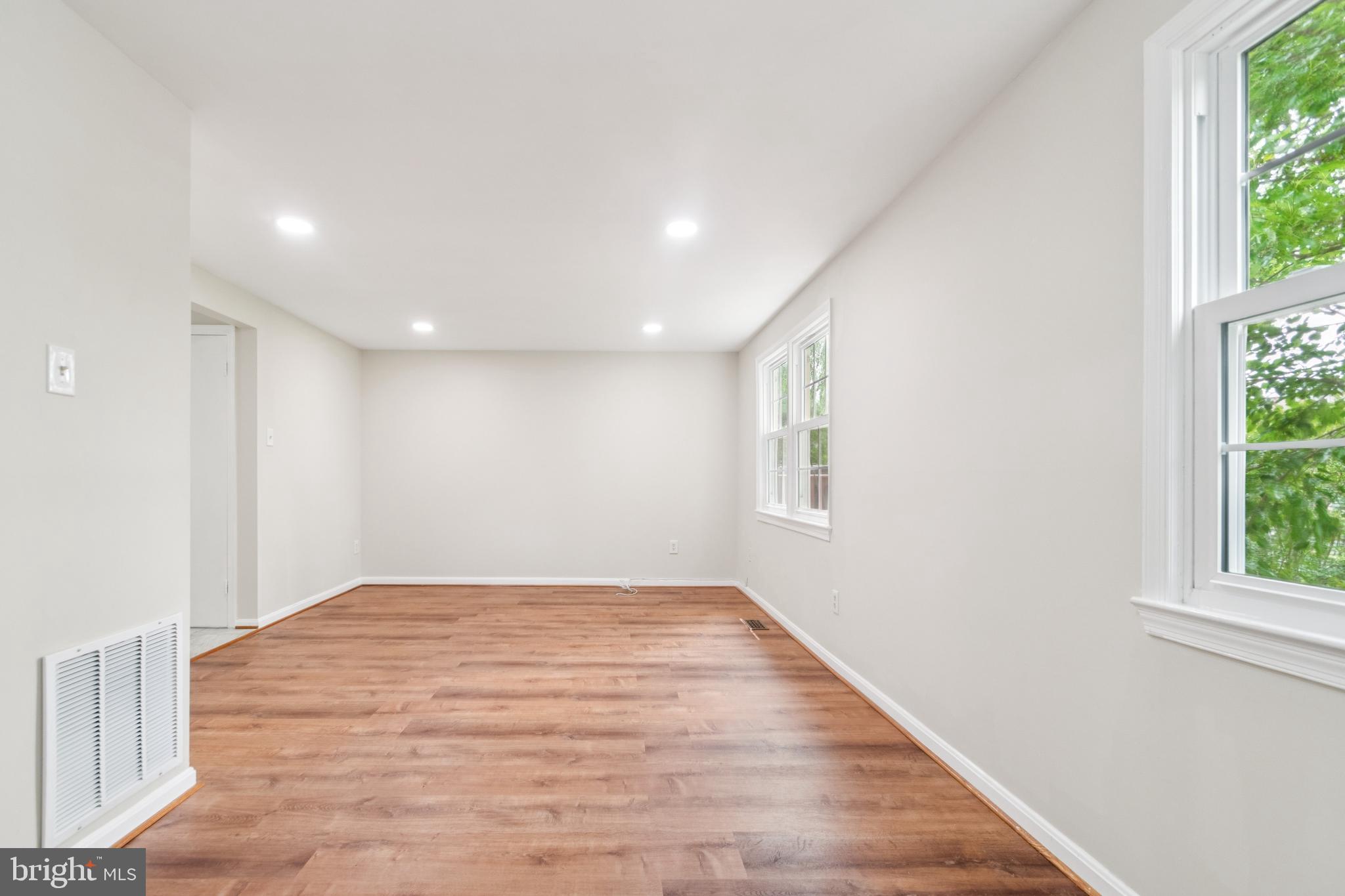 Gaithersburg, Maryland, 20878, United States, 3 Bedrooms Bedrooms, ,3 BathroomsBathrooms,Residential,For Sale,1889859