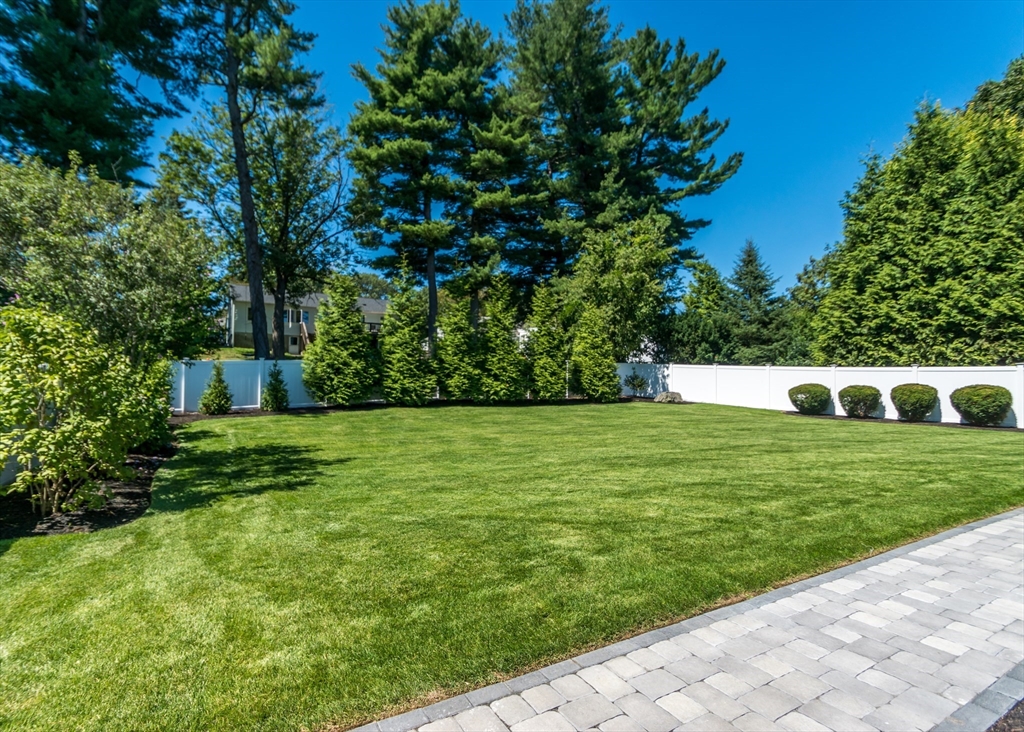 Waltham, Massachusetts, 02452, United States, 6 Bedrooms Bedrooms, ,4 BathroomsBathrooms,Residential,For Sale,1891361