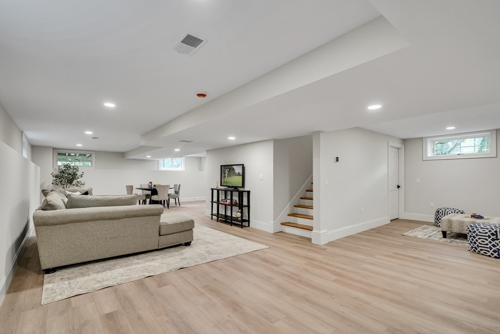 Lexington, Massachusetts, 02421, United States, 5 Bedrooms Bedrooms, ,5 BathroomsBathrooms,Residential,For Sale,1849755