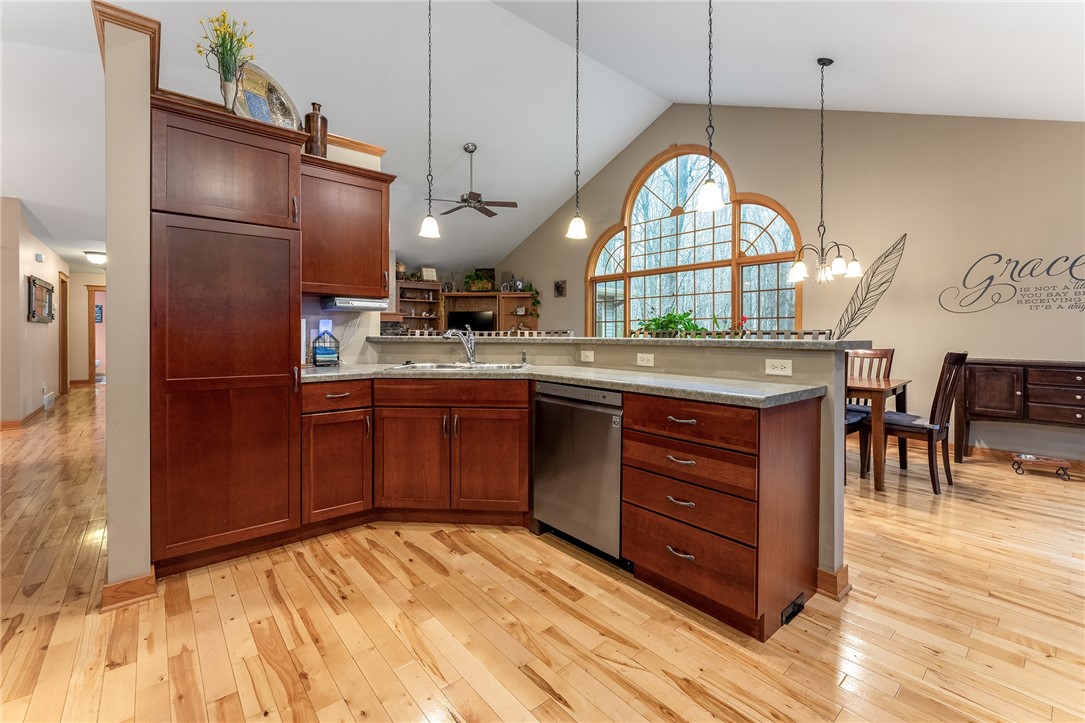 Eau Claire, Wisconsin, 54703, United States, 5 Bedrooms Bedrooms, ,4 BathroomsBathrooms,Residential,For Sale,1989121