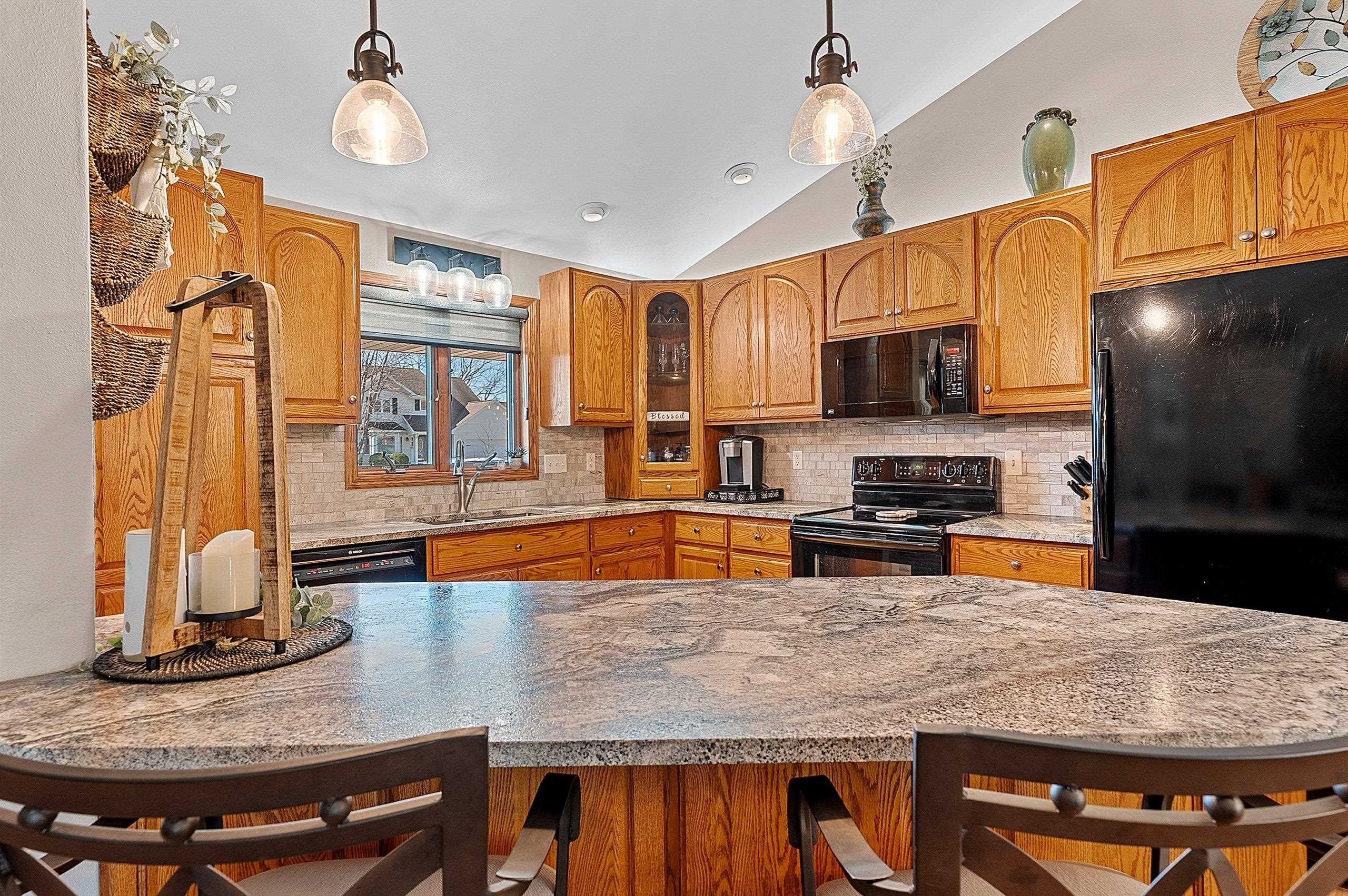 GREEN BAY, Wisconsin, 54313, United States, 4 Bedrooms Bedrooms, ,4 BathroomsBathrooms,Residential,For Sale,2048613