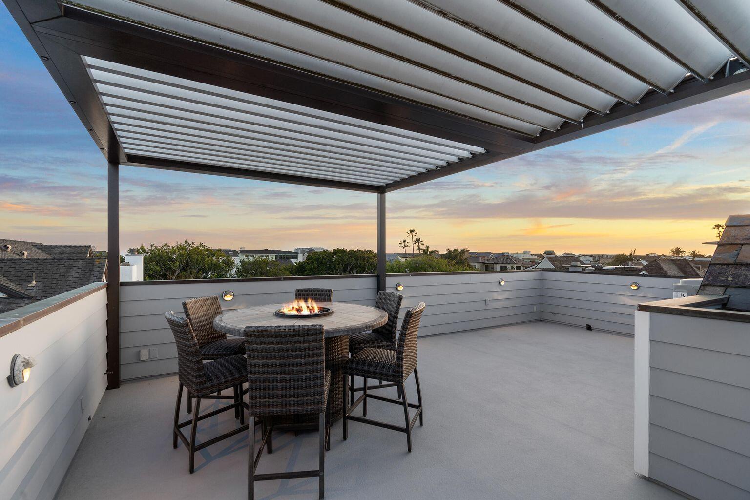 Newport Beach, California, 92661, United States, 4 Bedrooms Bedrooms, ,4 BathroomsBathrooms,Residential,For Sale,1849950