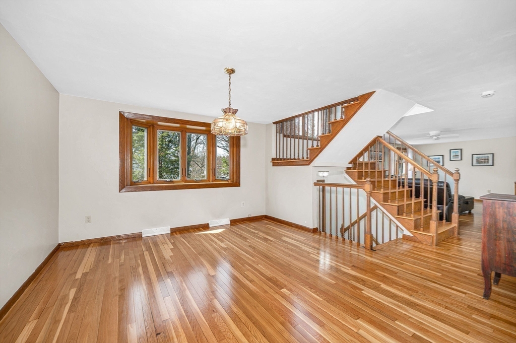 Billerica, Massachusetts, 01821, United States, 5 Bedrooms Bedrooms, ,4 BathroomsBathrooms,Residential,For Sale,2039558