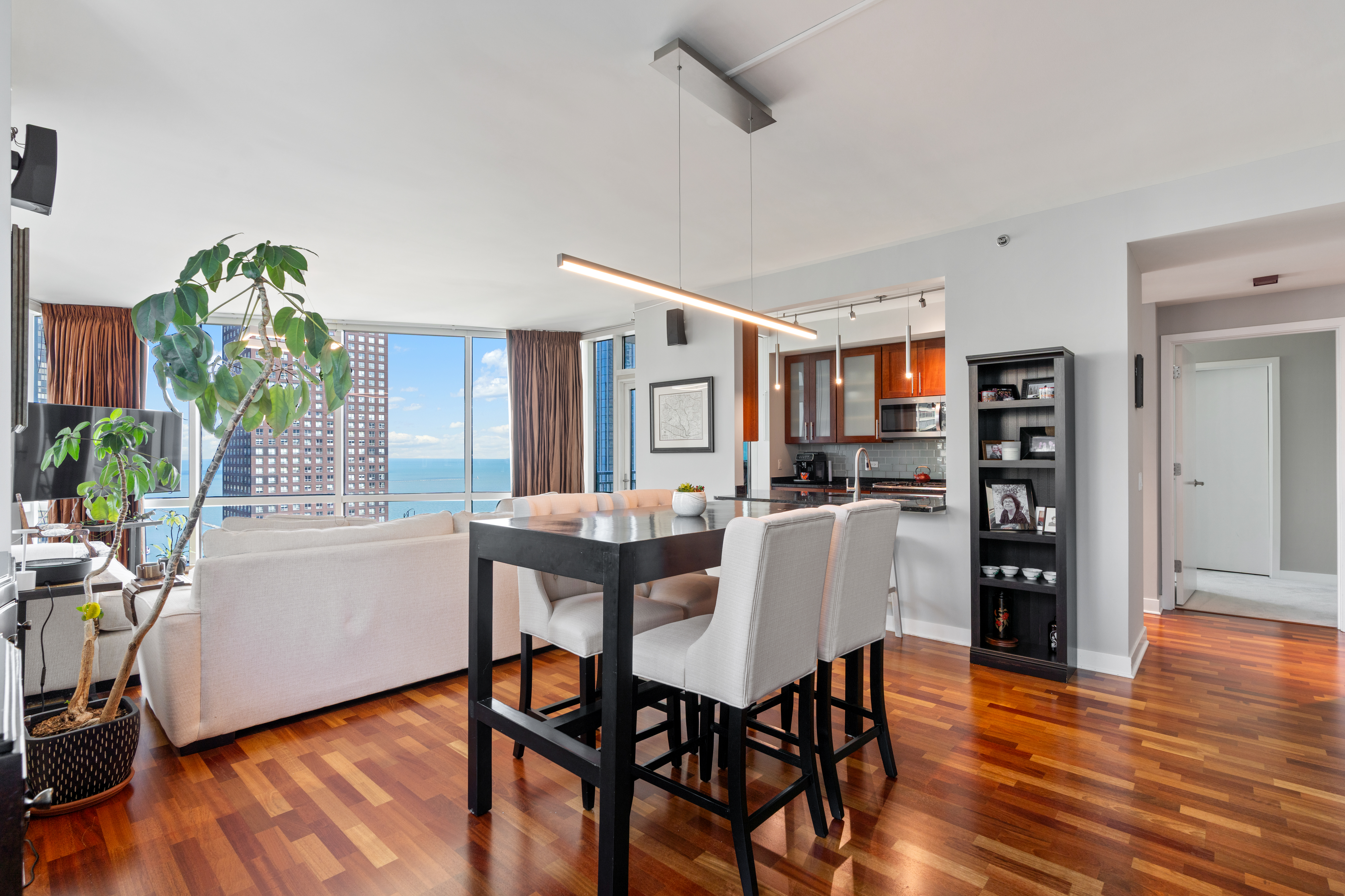  Absolutely Spectacular Lake, City and Harbor Views - 物件實景