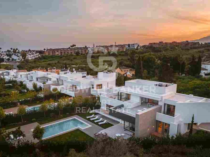 Estepona, Andalusia, ES, 5 Bedrooms Bedrooms, ,5 BathroomsBathrooms,Residential,For Sale,1796954