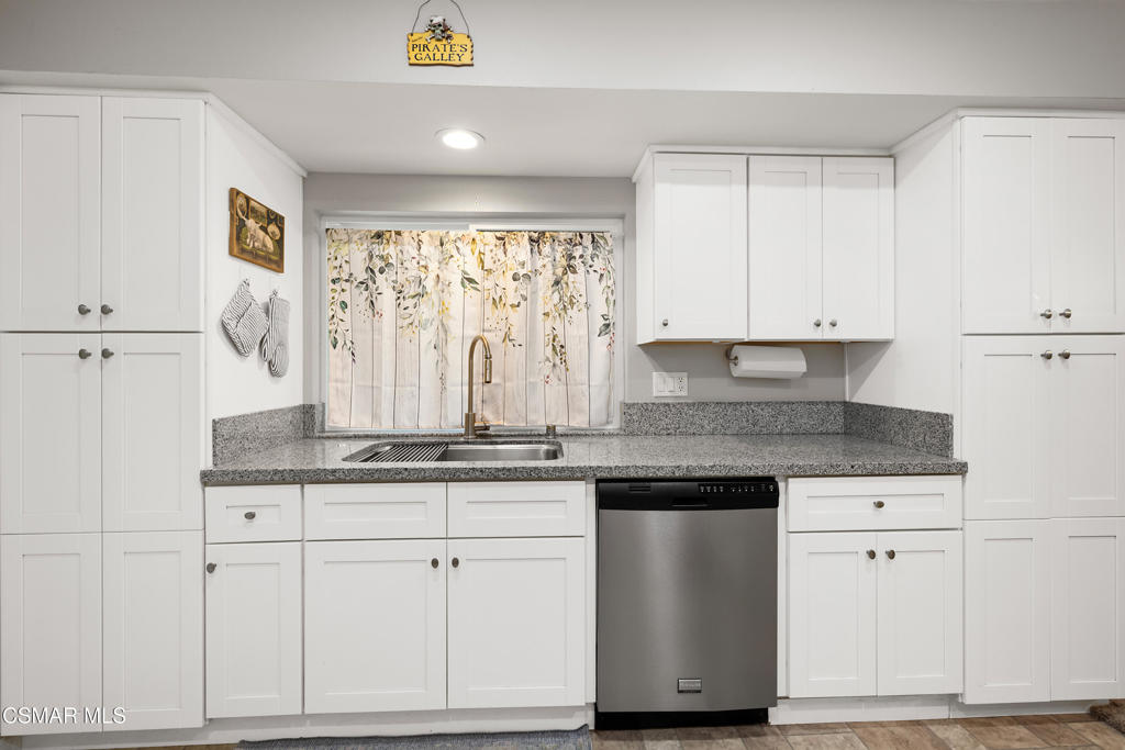 Simi Valley, California, 93065, United States, 3 Bedrooms Bedrooms, ,2 BathroomsBathrooms,Residential,For Sale,1901718