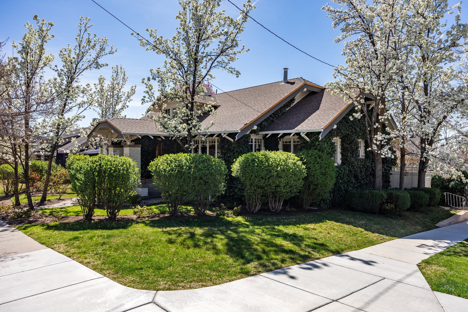  Timeless Bungalow with Enjoyable Outdoor Living - 物件實景