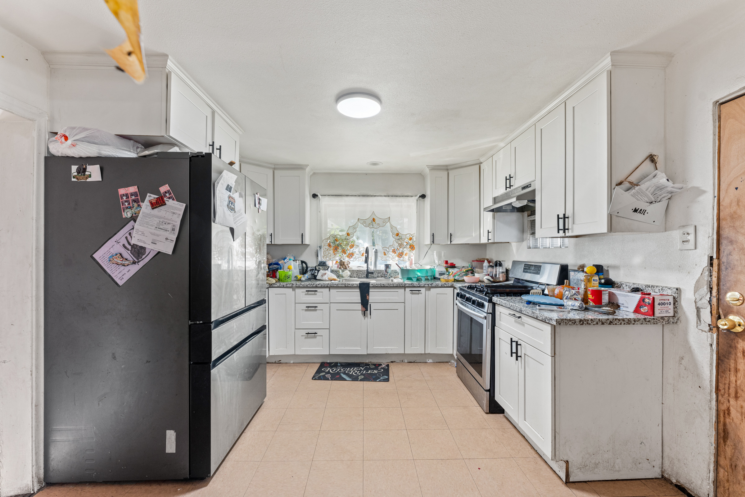 Fontana, California, 92336, United States, 7 Bedrooms Bedrooms, ,4 BathroomsBathrooms,Residential,For Sale,1988528